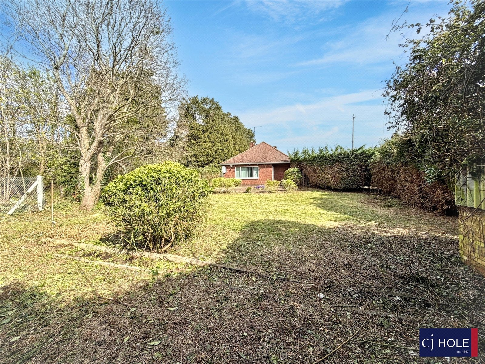 2 bedroom Bungalow for sale in Hucclecote, Gloucester