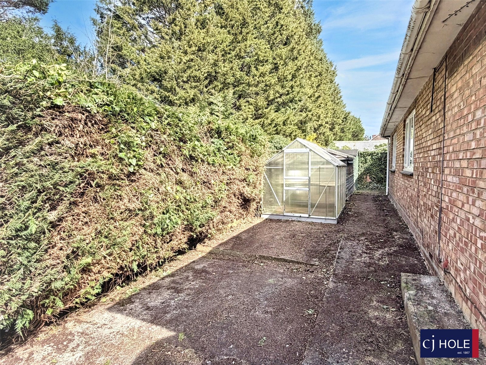 2 bedroom Bungalow for sale in Hucclecote, Gloucester
