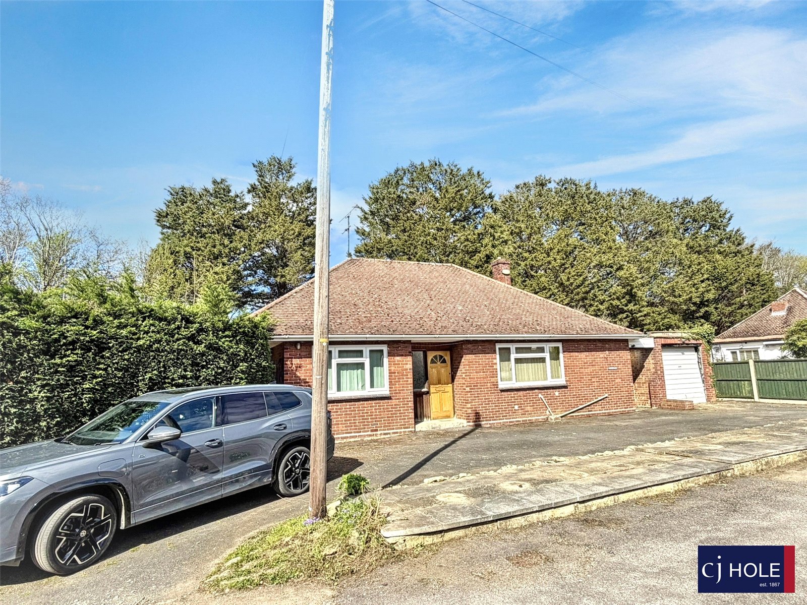 2 bedroom Bungalow for sale in Hucclecote, Gloucester