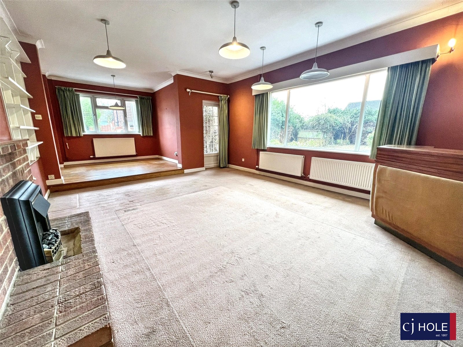 2 bedroom Bungalow for sale in Hucclecote, Gloucester