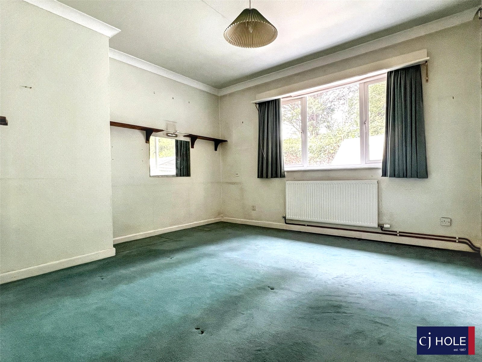 2 bedroom Bungalow for sale in Hucclecote, Gloucester