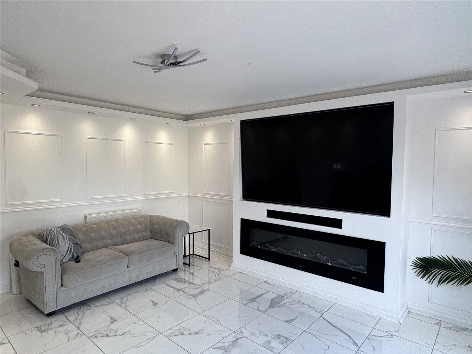 4 bedroom House to let in Hucclecote Road, Gloucester