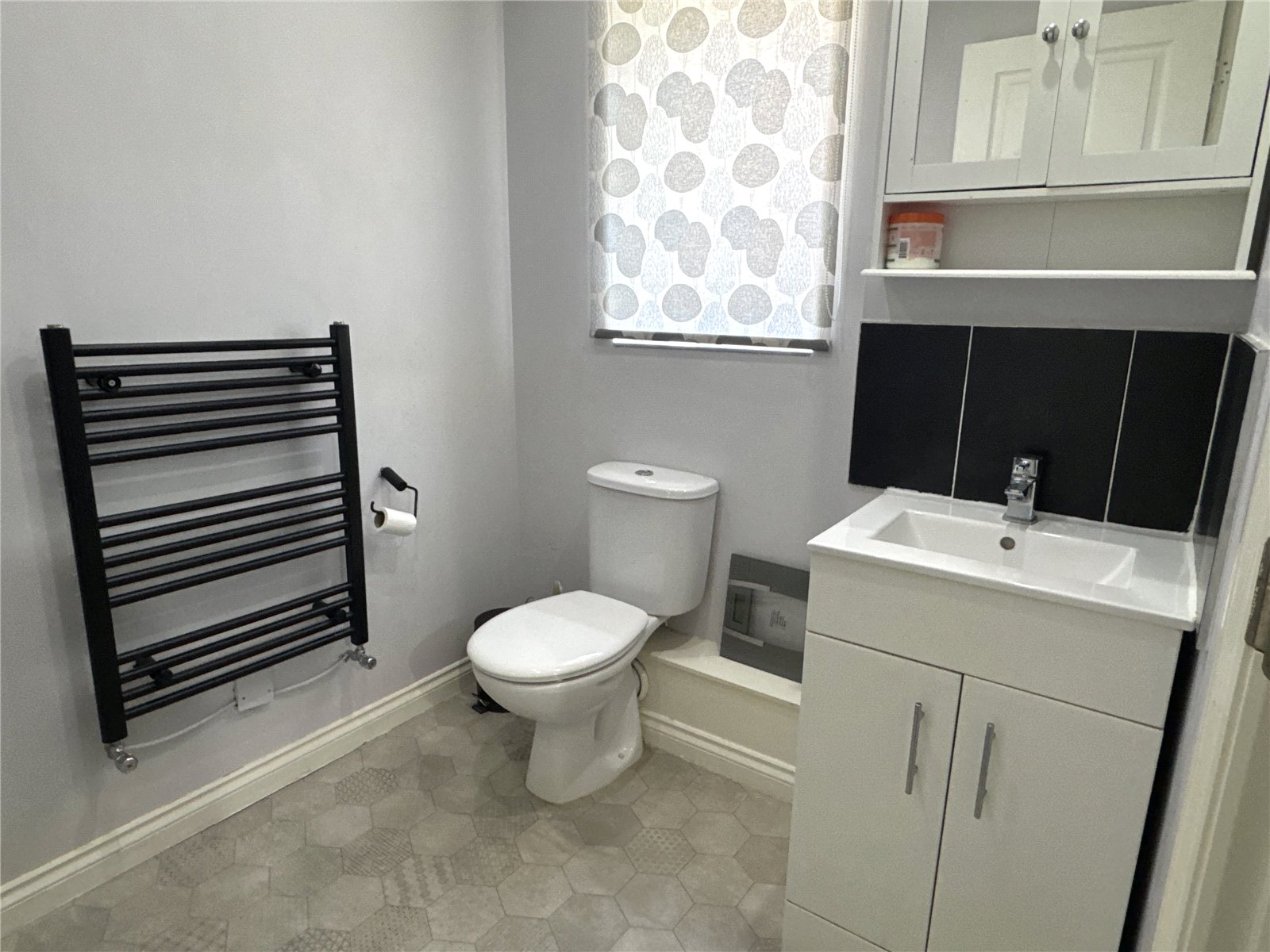 4 bedroom House to let in Hucclecote Road, Gloucester