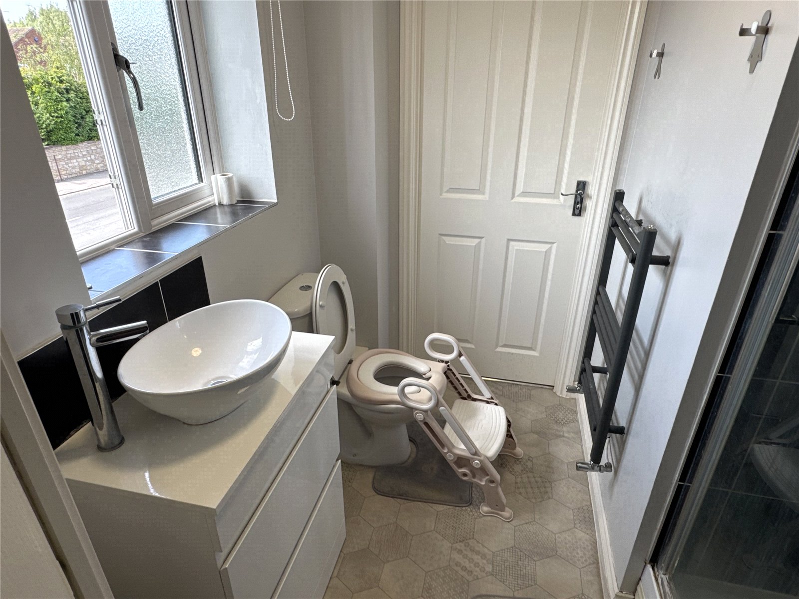4 bedroom House to let in Hucclecote Road, Gloucester