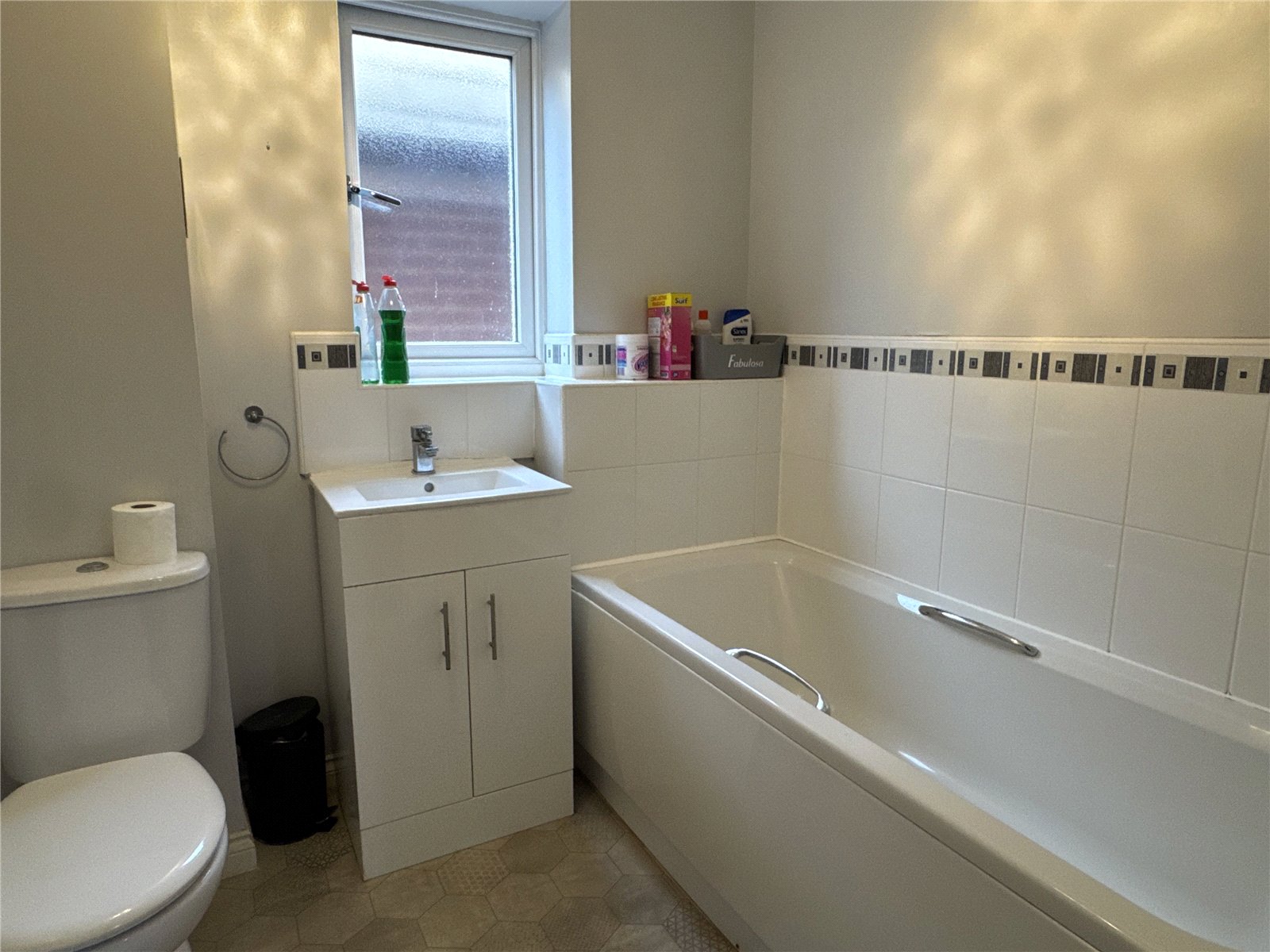 4 bedroom House to let in Hucclecote Road, Gloucester