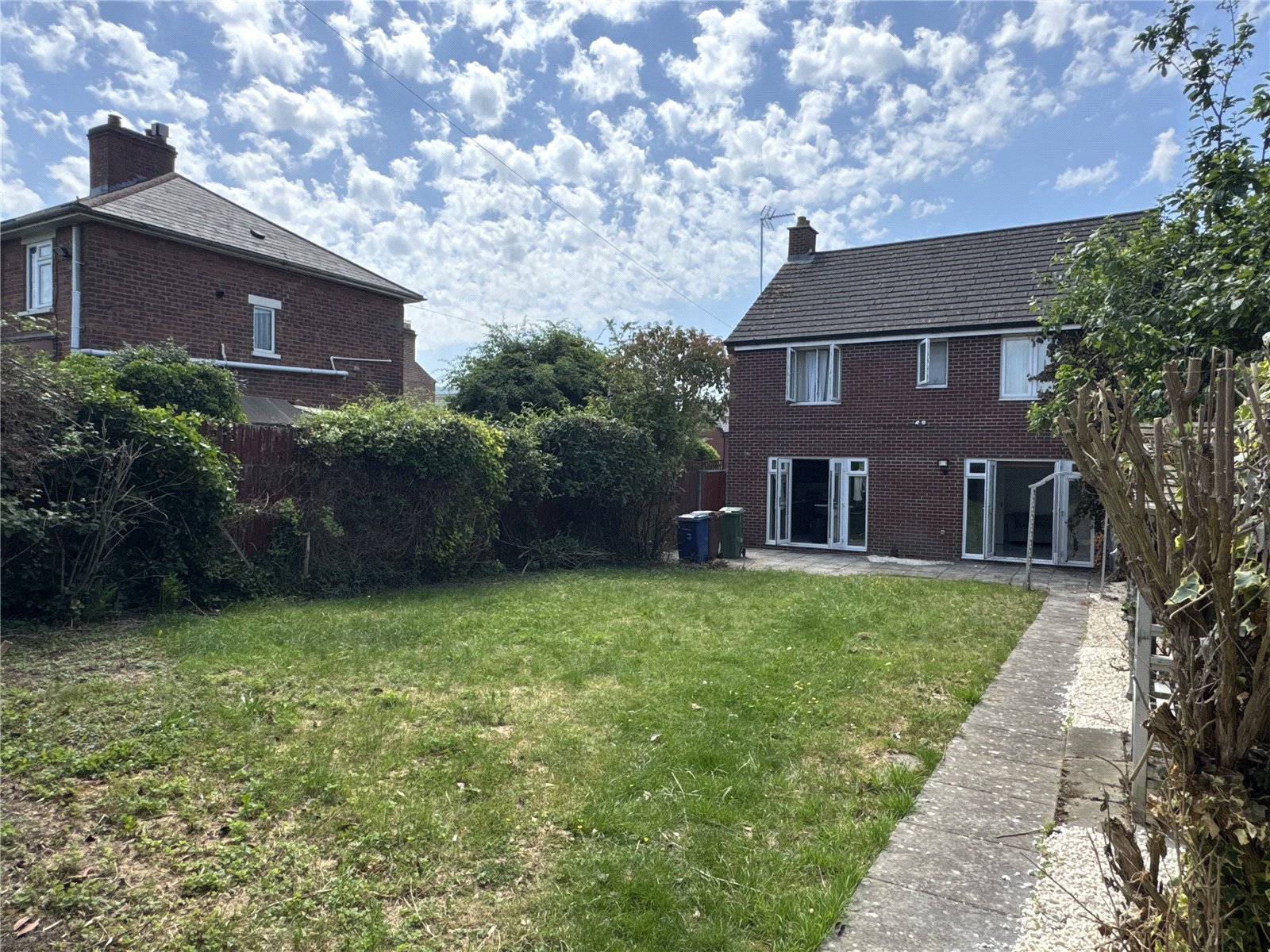 4 bedroom House to let in Hucclecote Road, Gloucester