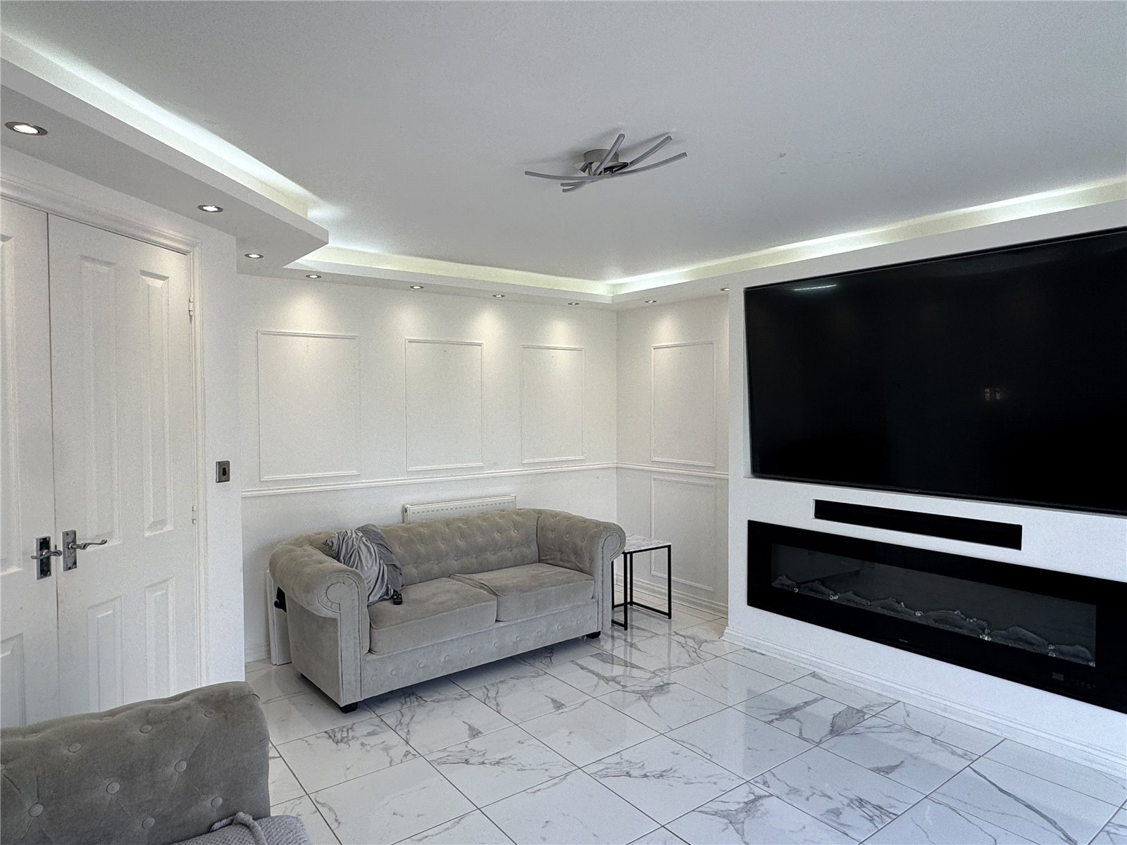 4 bedroom House to let in Hucclecote Road, Gloucester