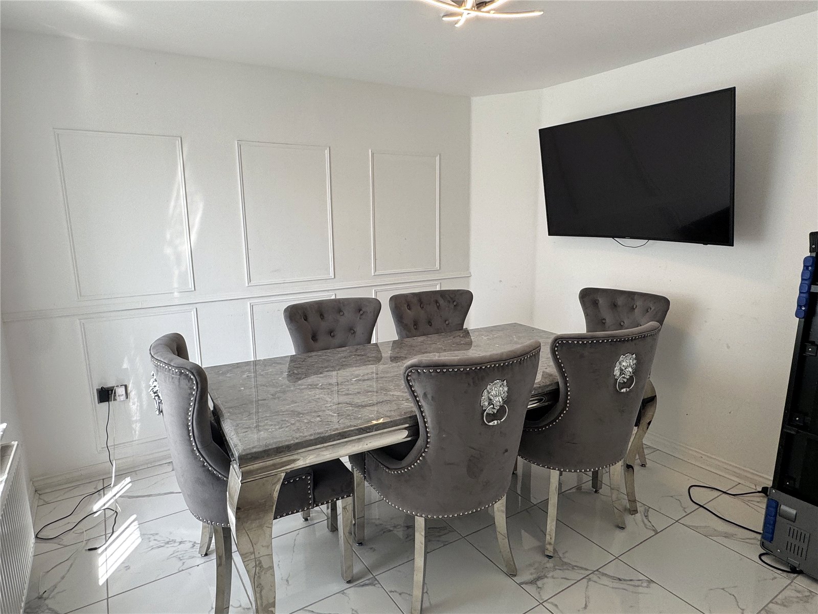 4 bedroom House to let in Hucclecote Road, Gloucester