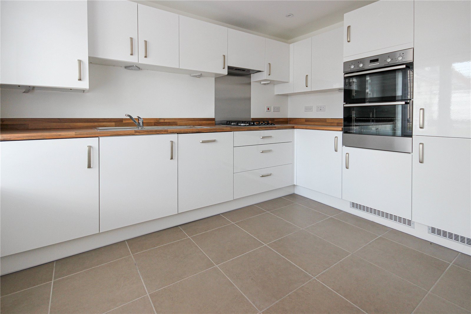 4 bedroom House to let in Stoke Gifford, Bristol