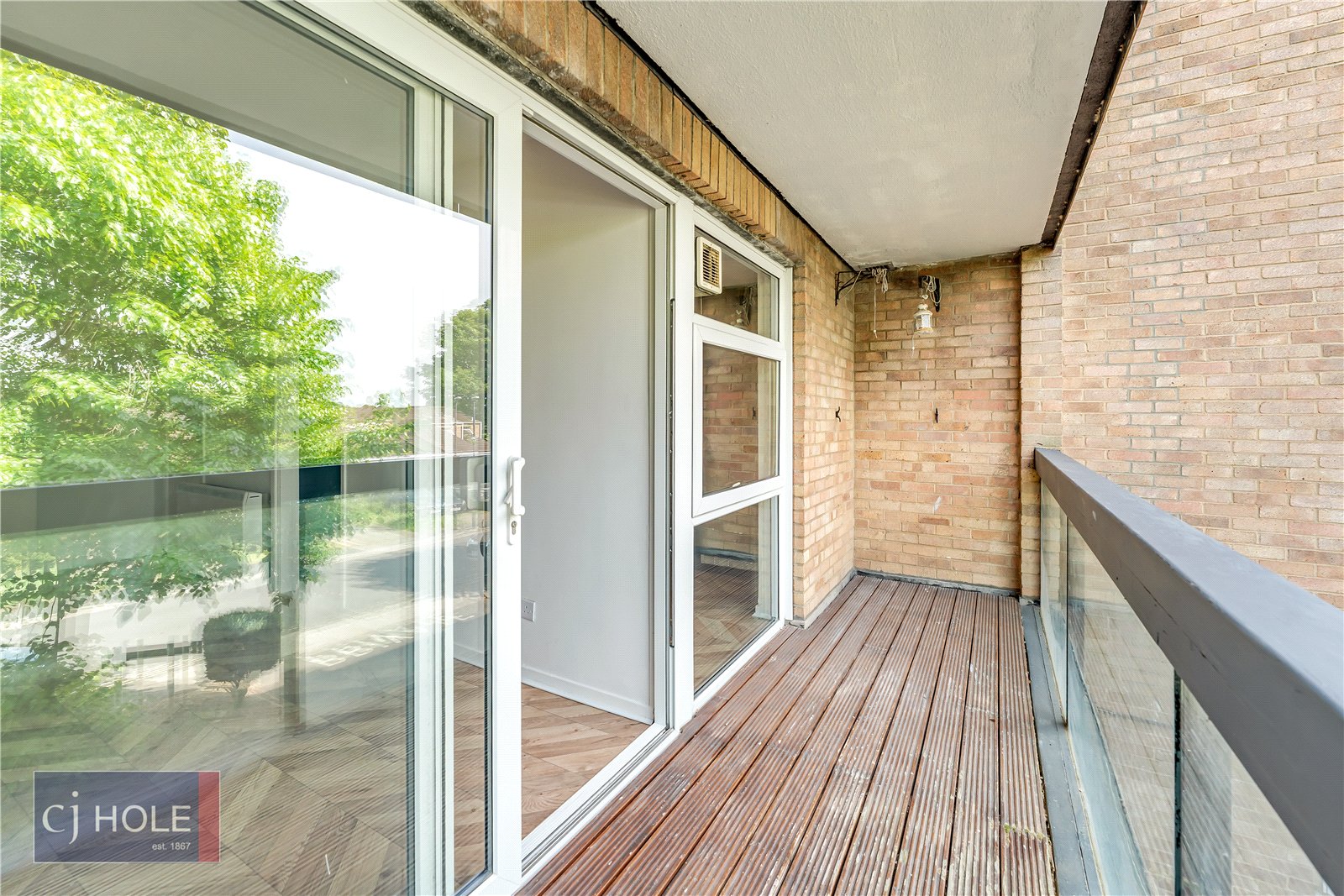 2 bedroom Flat to let in Bristol, Somerset