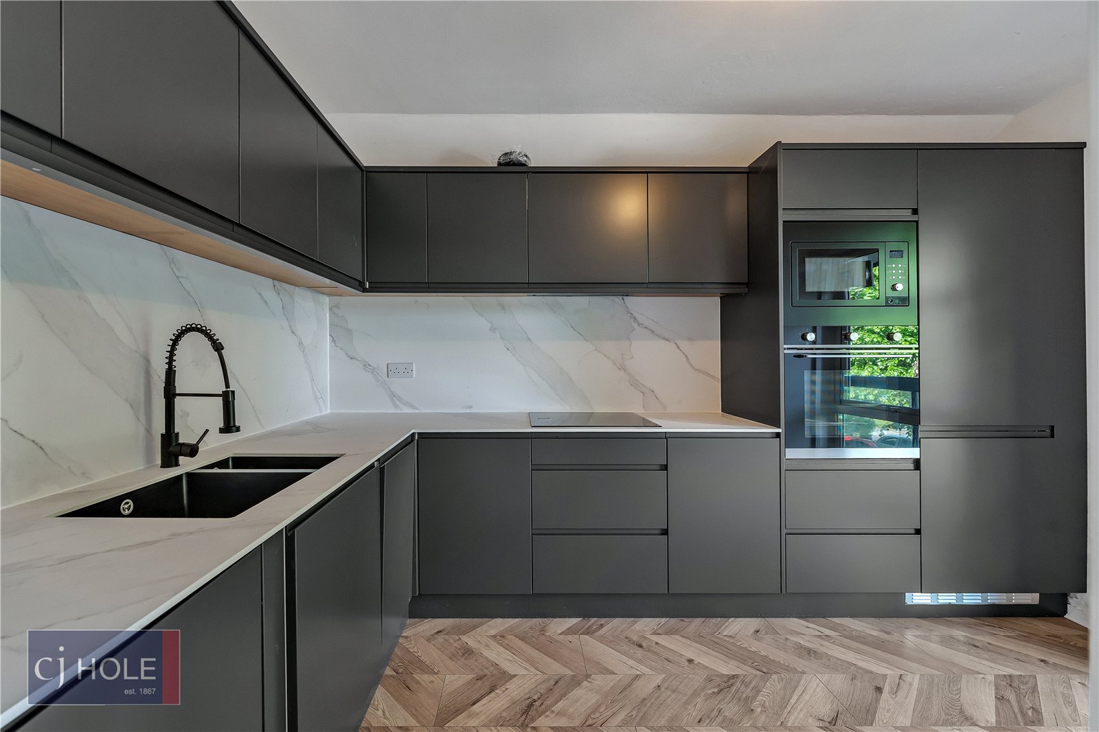 2 bedroom Flat to let in Bristol, Somerset