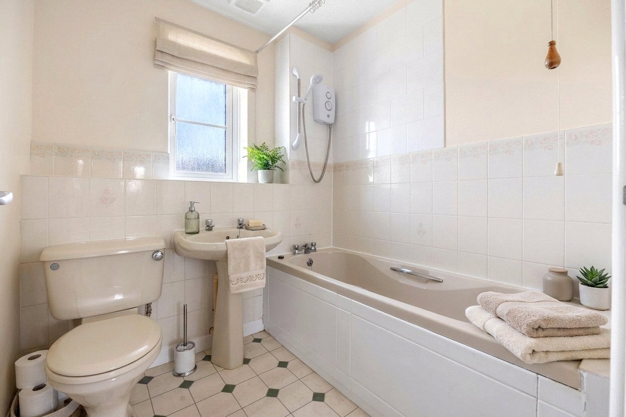 2 bedroom House to let in Pucklechurch, Bristol