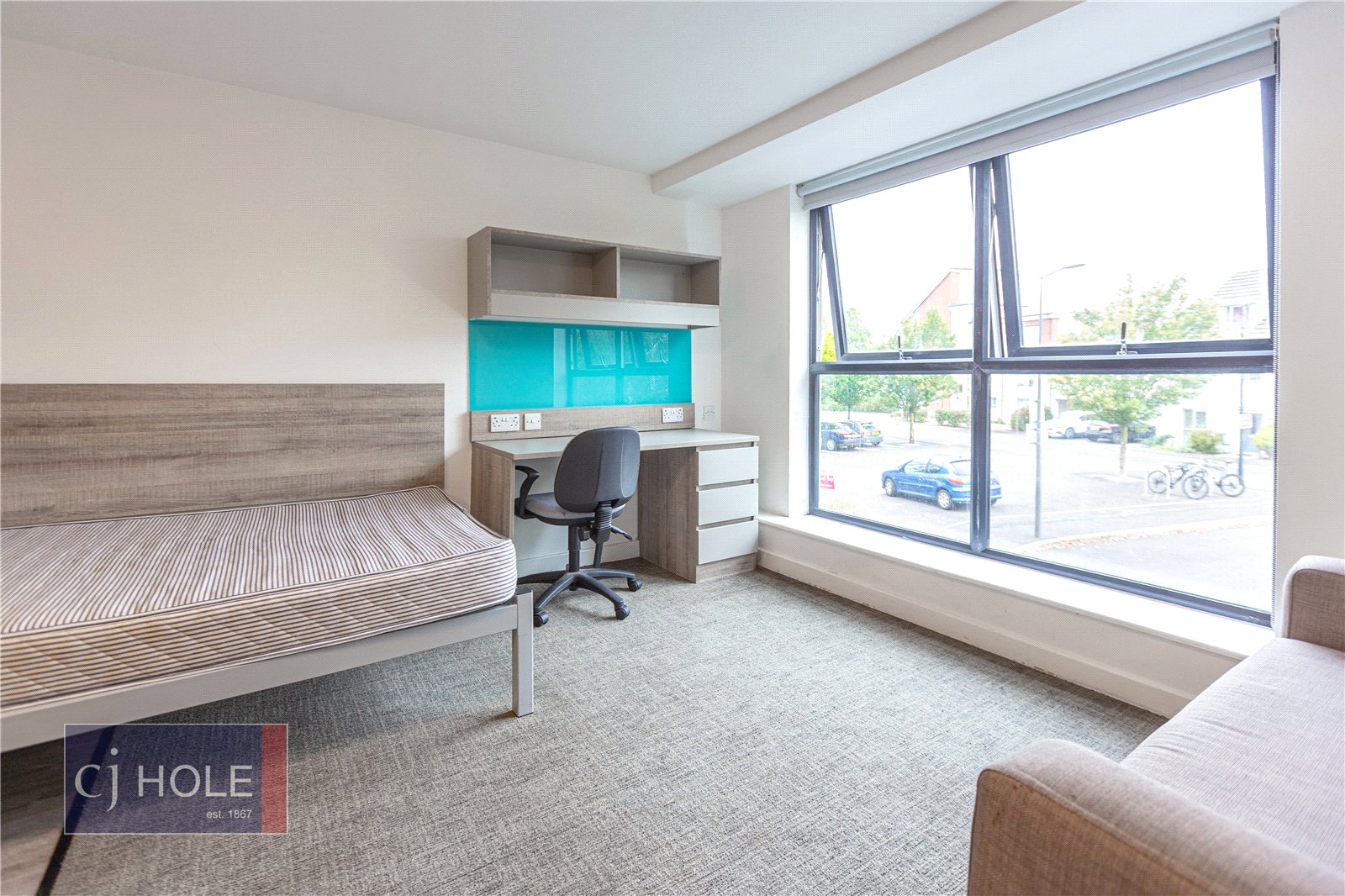 1 bedroom Flat to let in The Square, Long Down Avenue, Bristol