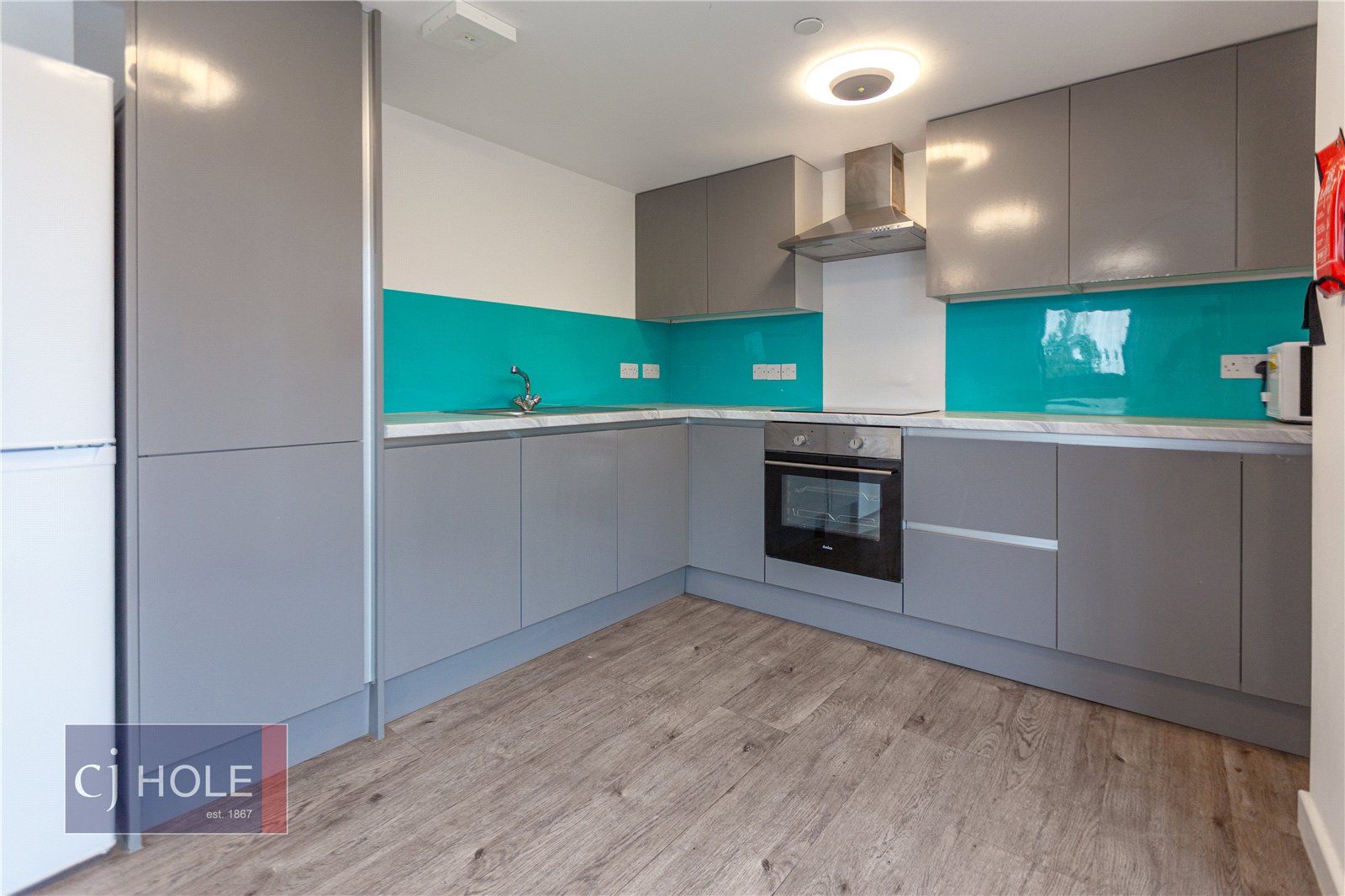 5 bedroom Flat to let in The Square, Long Down Avenue, Bristol