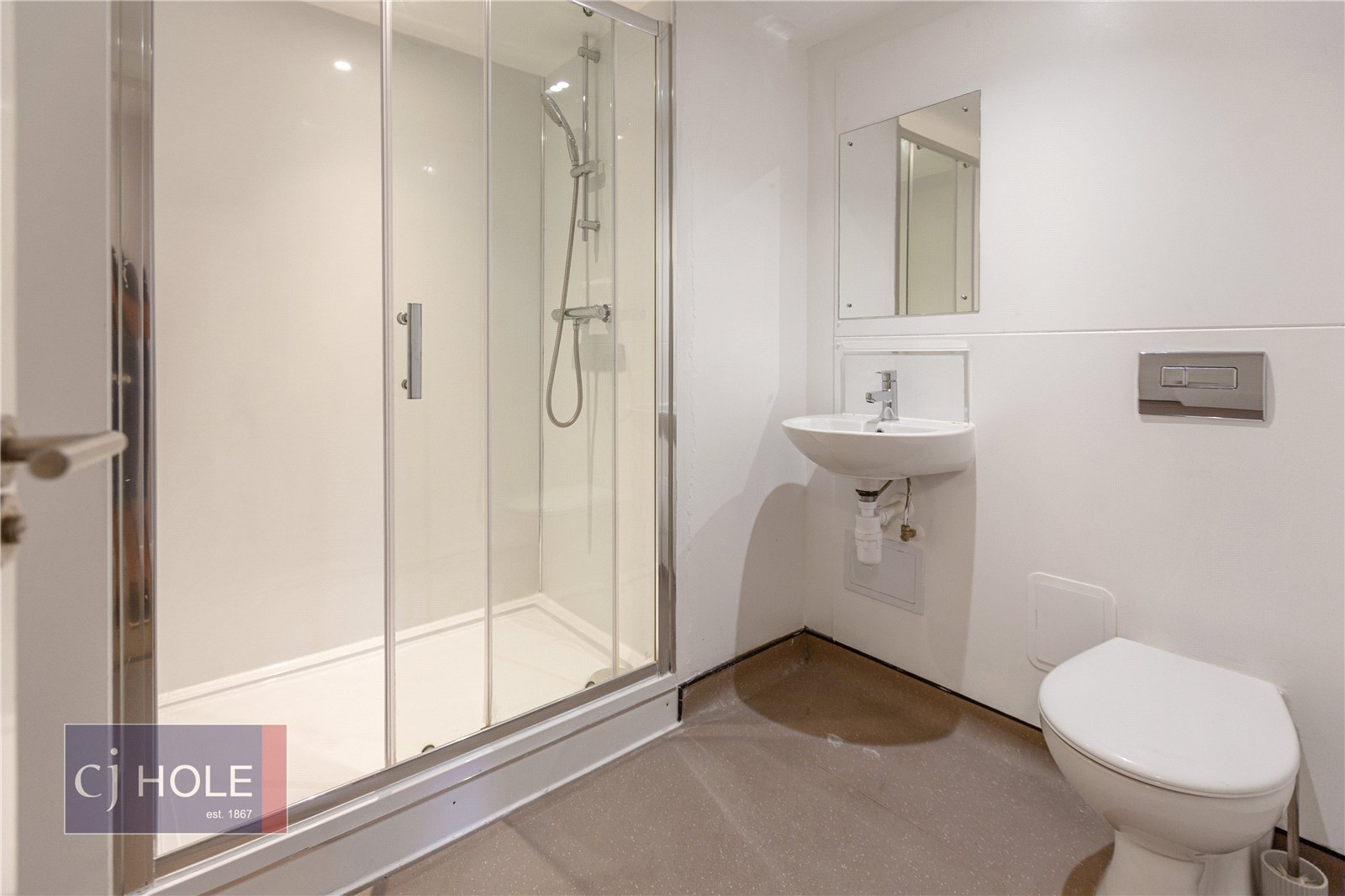 5 bedroom Flat to let in The Square, Long Down Avenue, Bristol