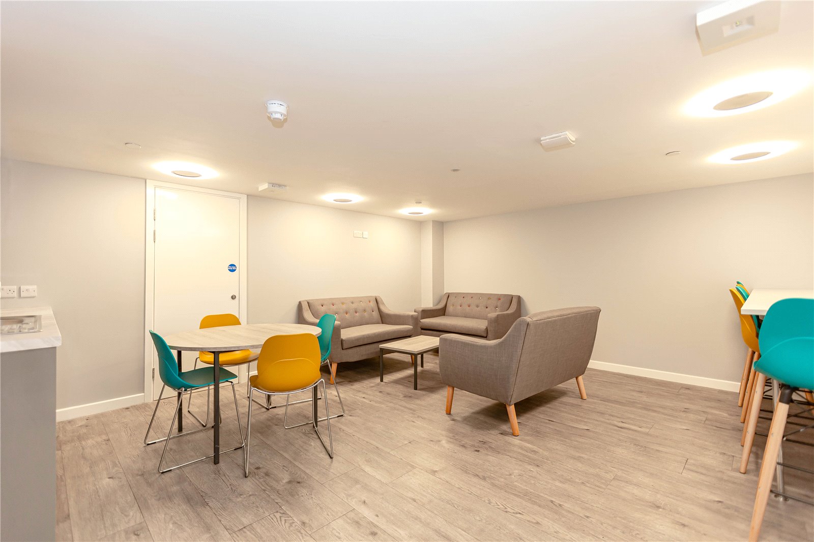 5 bedroom Flat to let in The Square, Long Down Avenue, Bristol