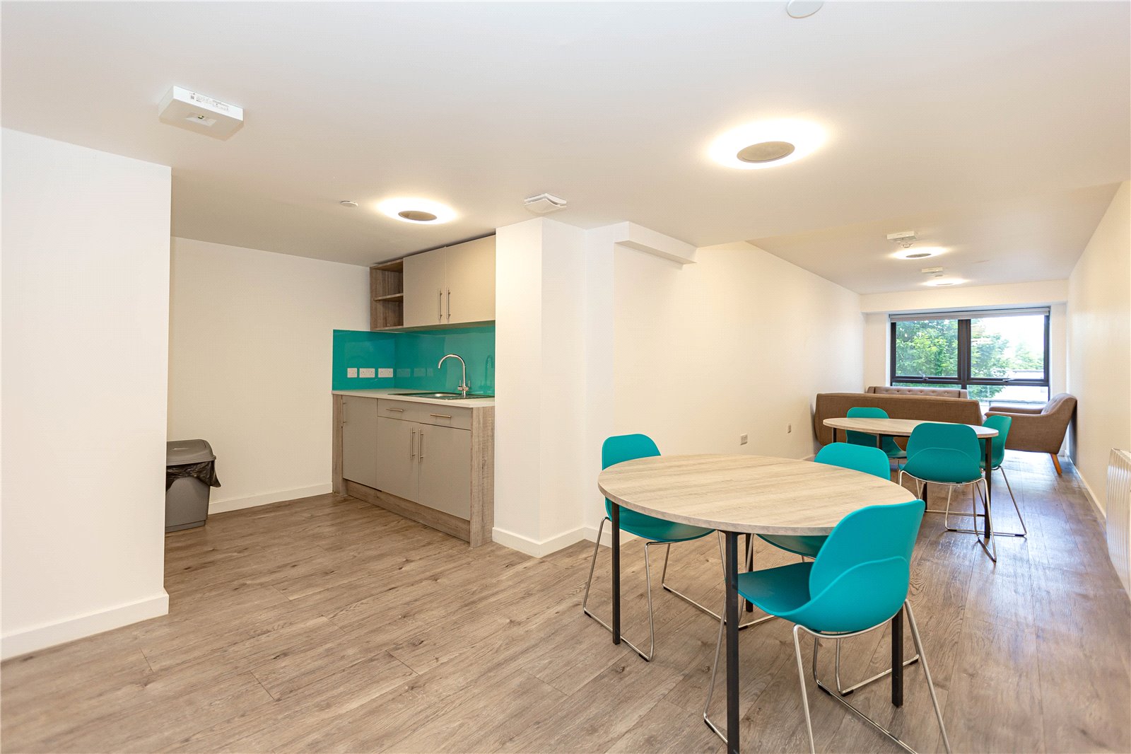 1 bedroom Flat to let in The Square, Long Down Avenue, Bristol