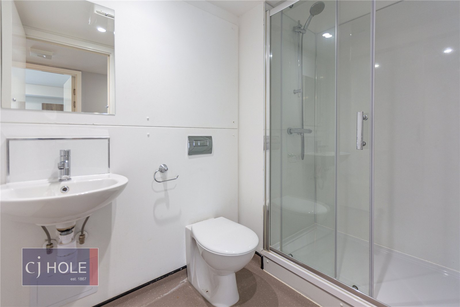 4 bedroom Flat to let in The Square, Long Down Avenue, Bristol