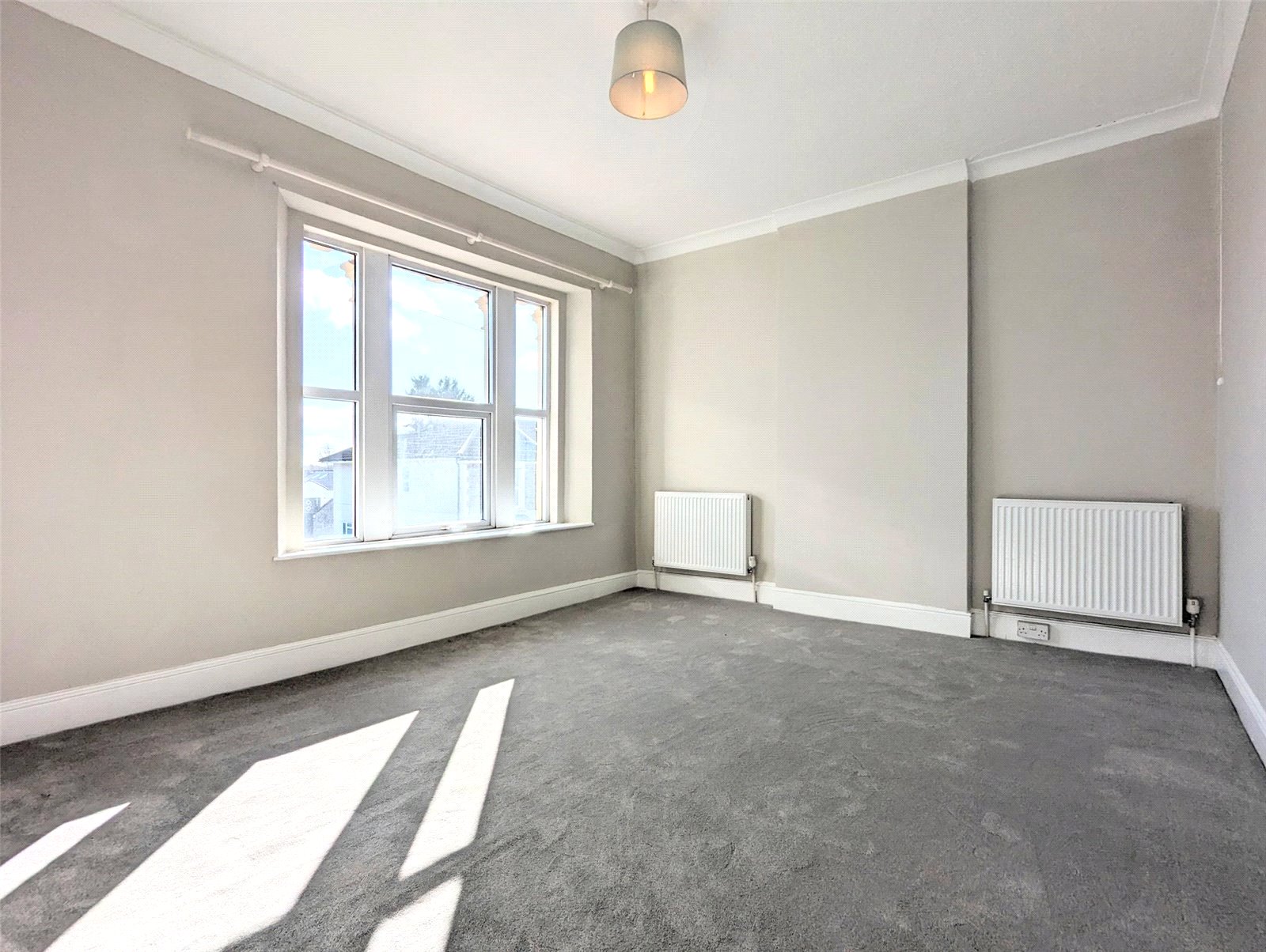 2 bedroom House to let in Hanham, Bristol