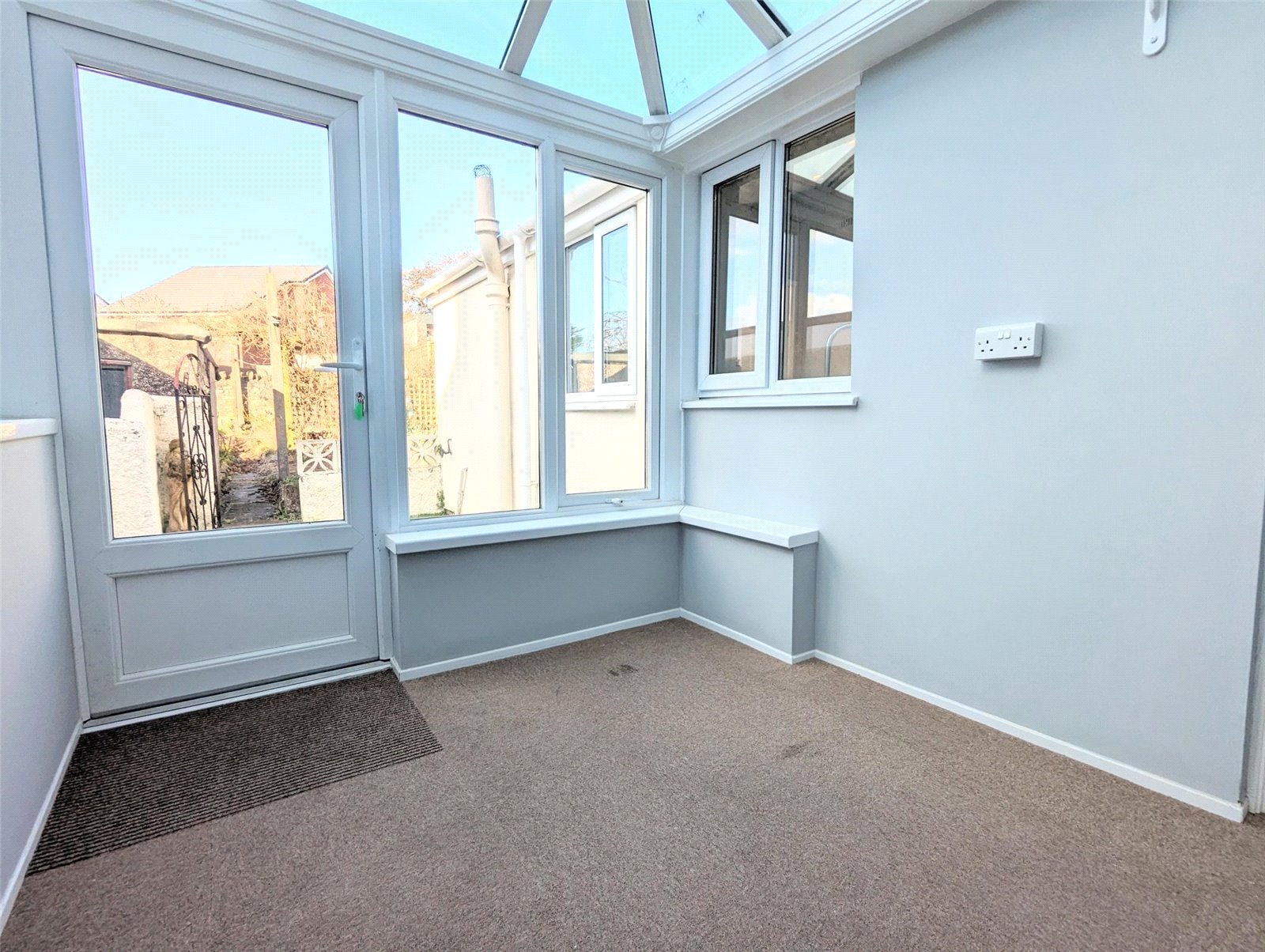 2 bedroom House to let in Hanham, Bristol