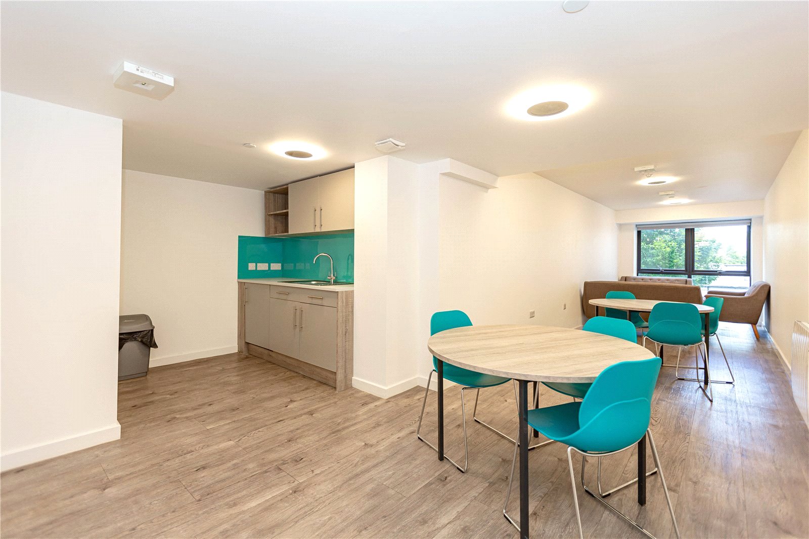 1 bedroom Flat to let in The Square, Long Down Avenue, Bristol