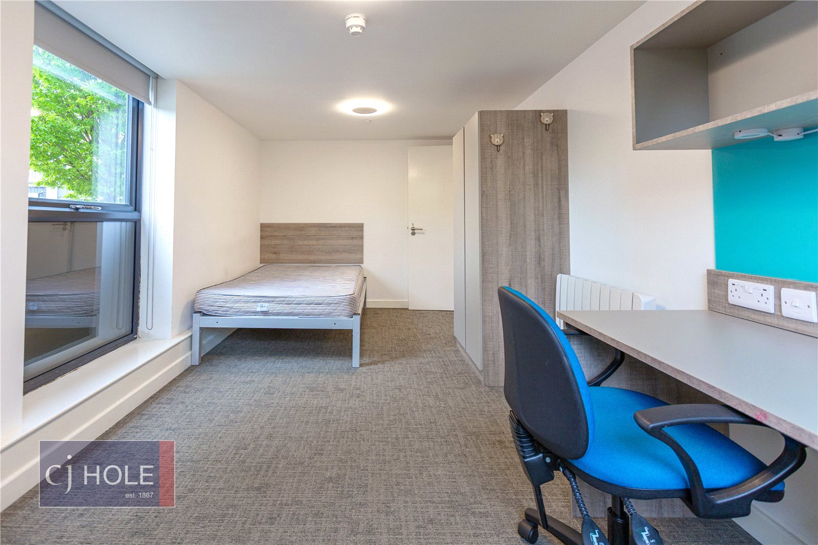 1 bedroom Flat to let in The Square, Long Down Avenue, Bristol