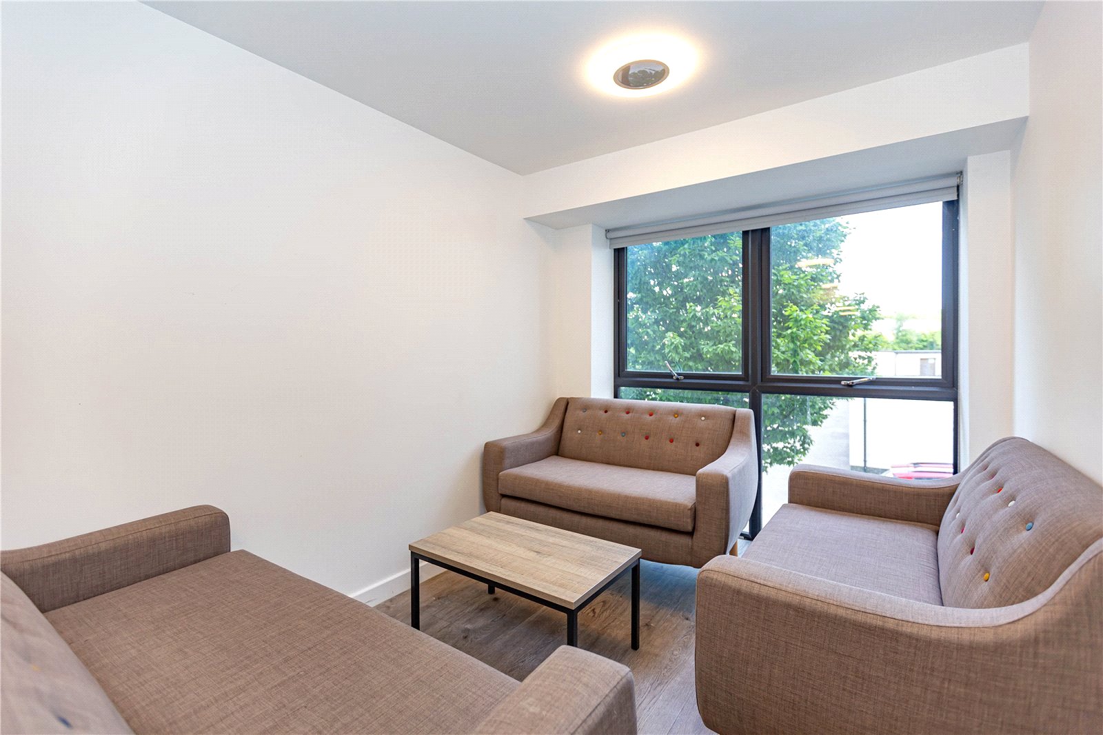 1 bedroom Flat to let in The Square, Long Down Avenue, Bristol