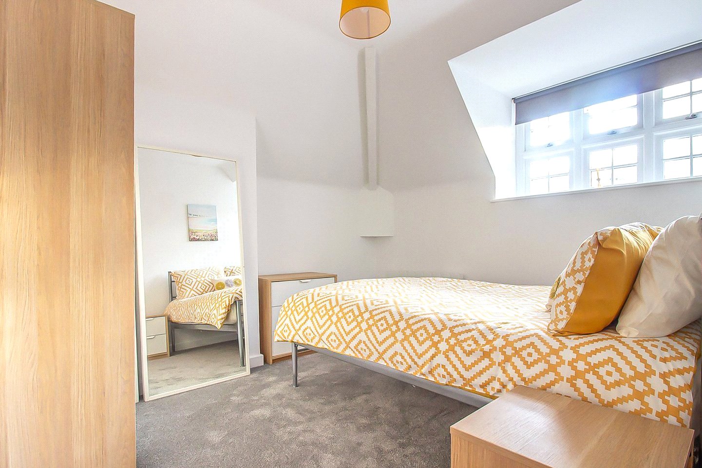 2 bedroom Flat to let in Champion Square, Bristol