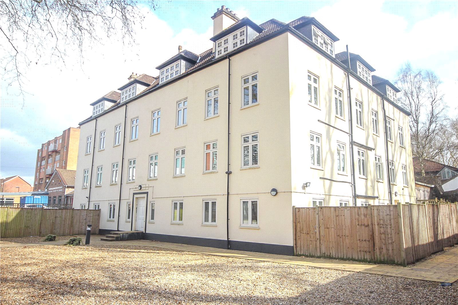 2 bedroom Flat to let in Champion Square, Bristol