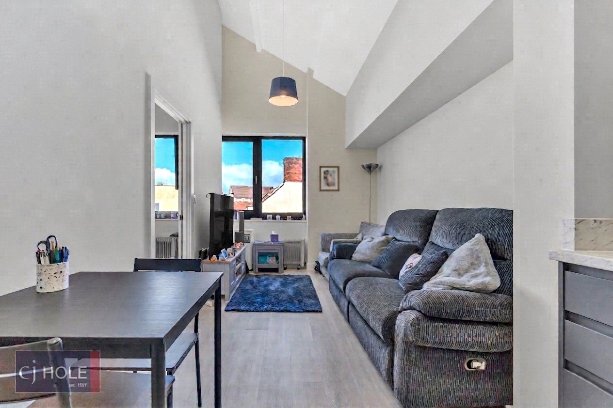 2 bedroom Flat to let in Bristol, Gloucestershire