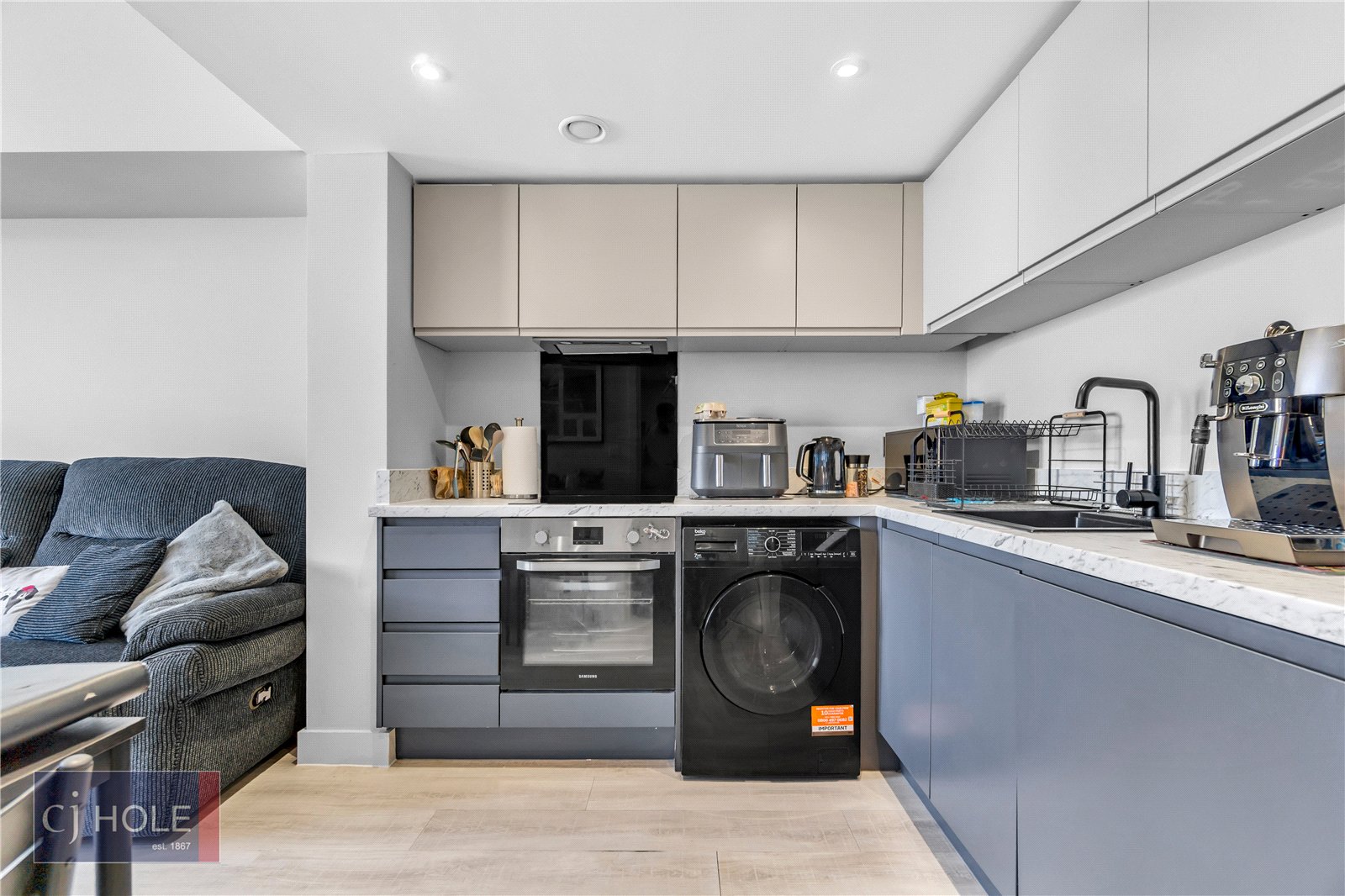 2 bedroom Flat to let in Bristol, Gloucestershire