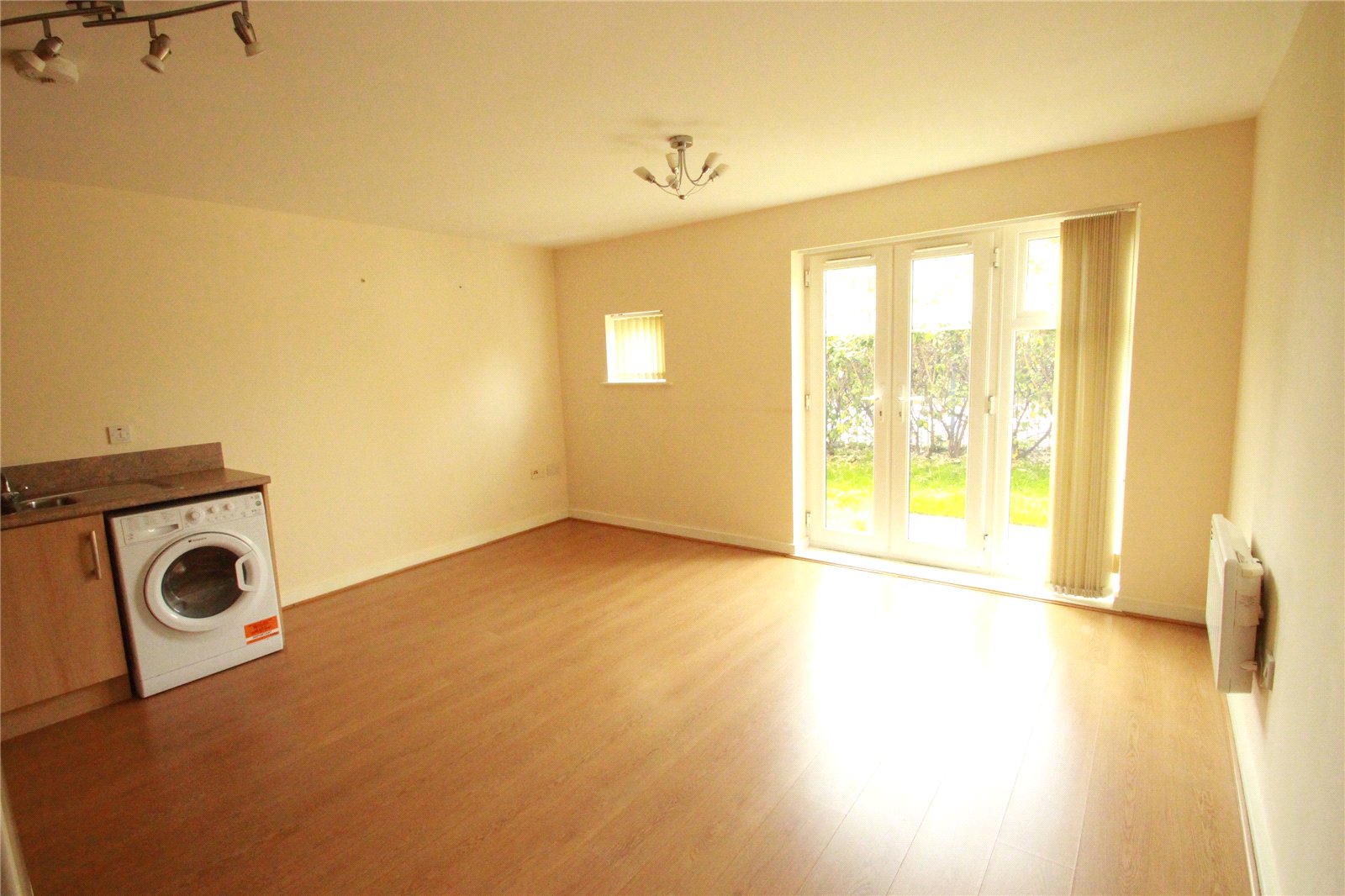 2 bedroom Flat to let in Mangotsfield, Bristol, Gloucestershire