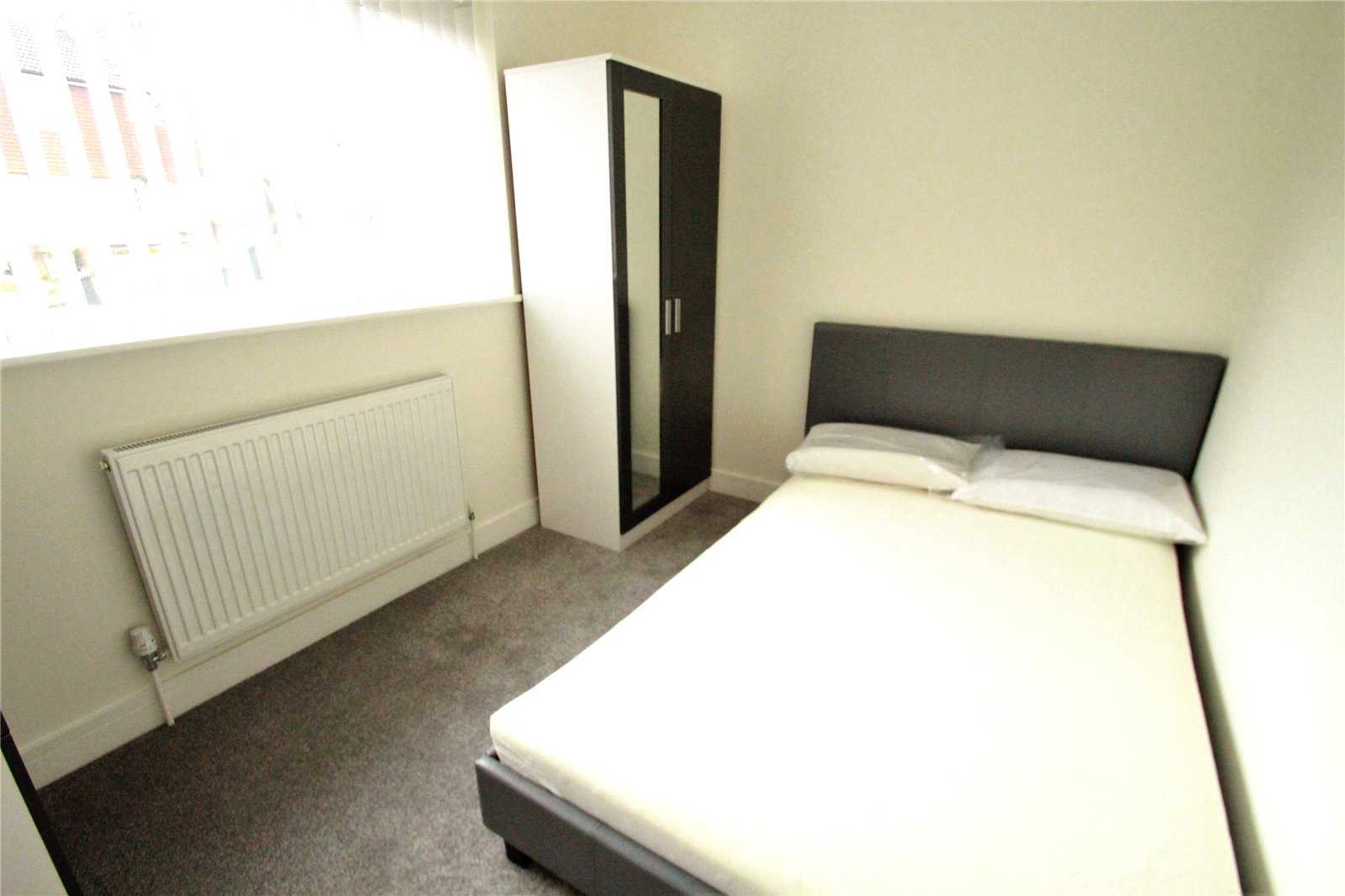 1 bedroom Property to let in Bristol, Gloucestershire