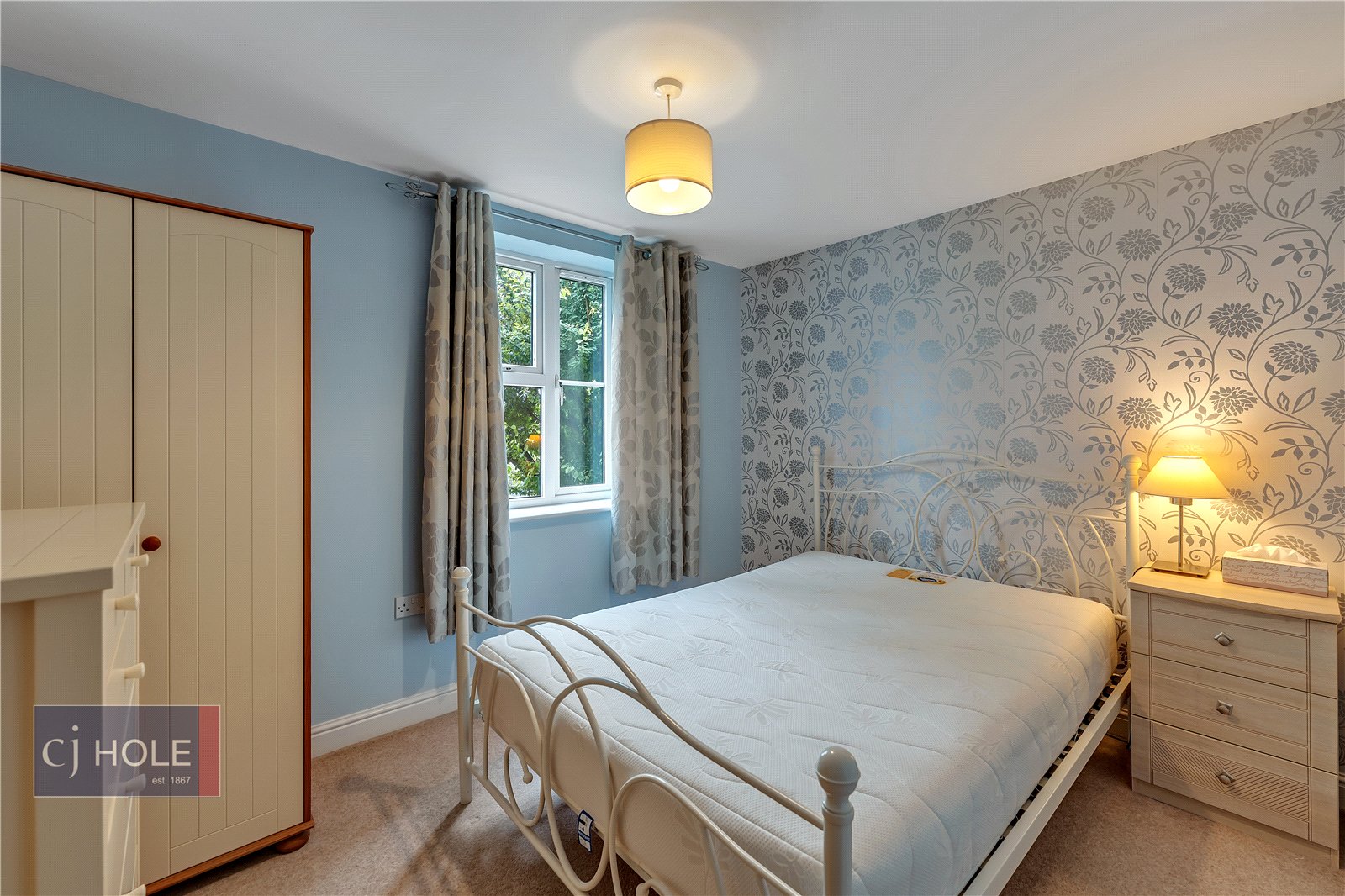 2 bedroom Flat to let in Grimsbury Road, Bristol, Gloucestershire