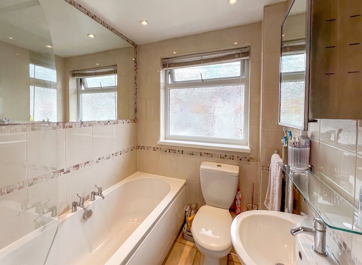 2 bedroom House to let in Kingswood, Bristol