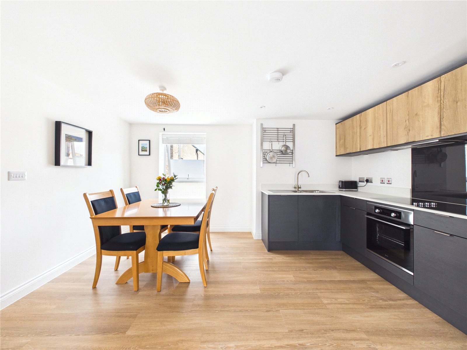 2 bedroom Flat to let in Easton, Bristol