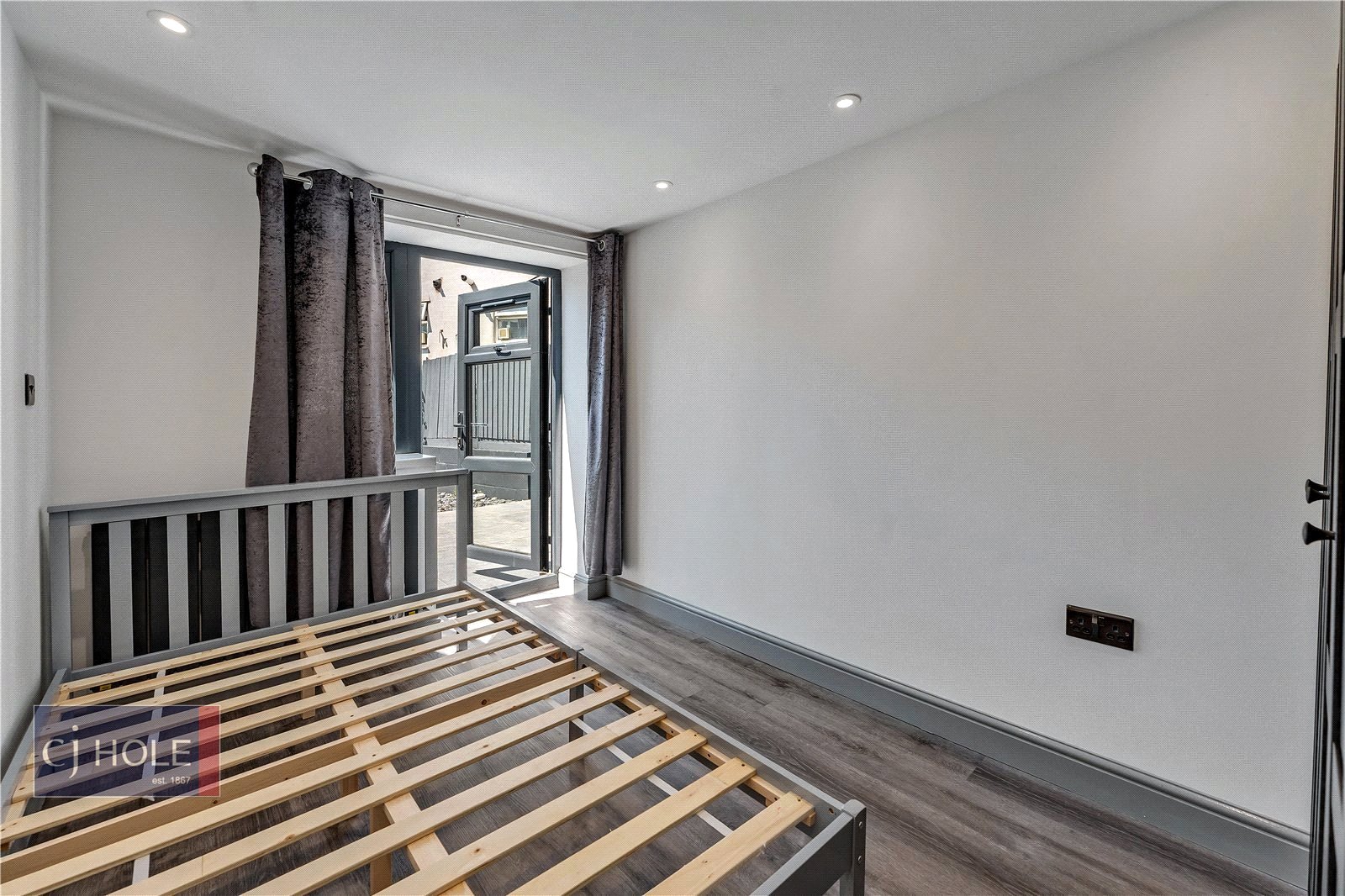 2 bedroom Flat to let in Easton, Bristol, Somerset