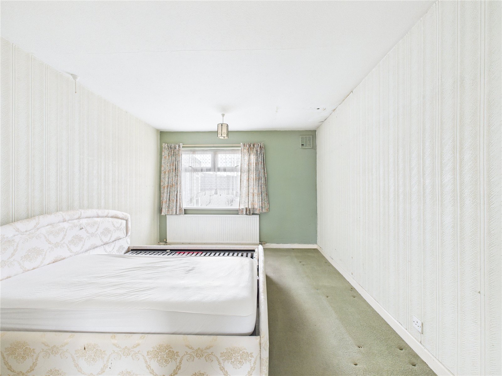 2 bedroom Bungalow for sale in Keynsham, Bristol