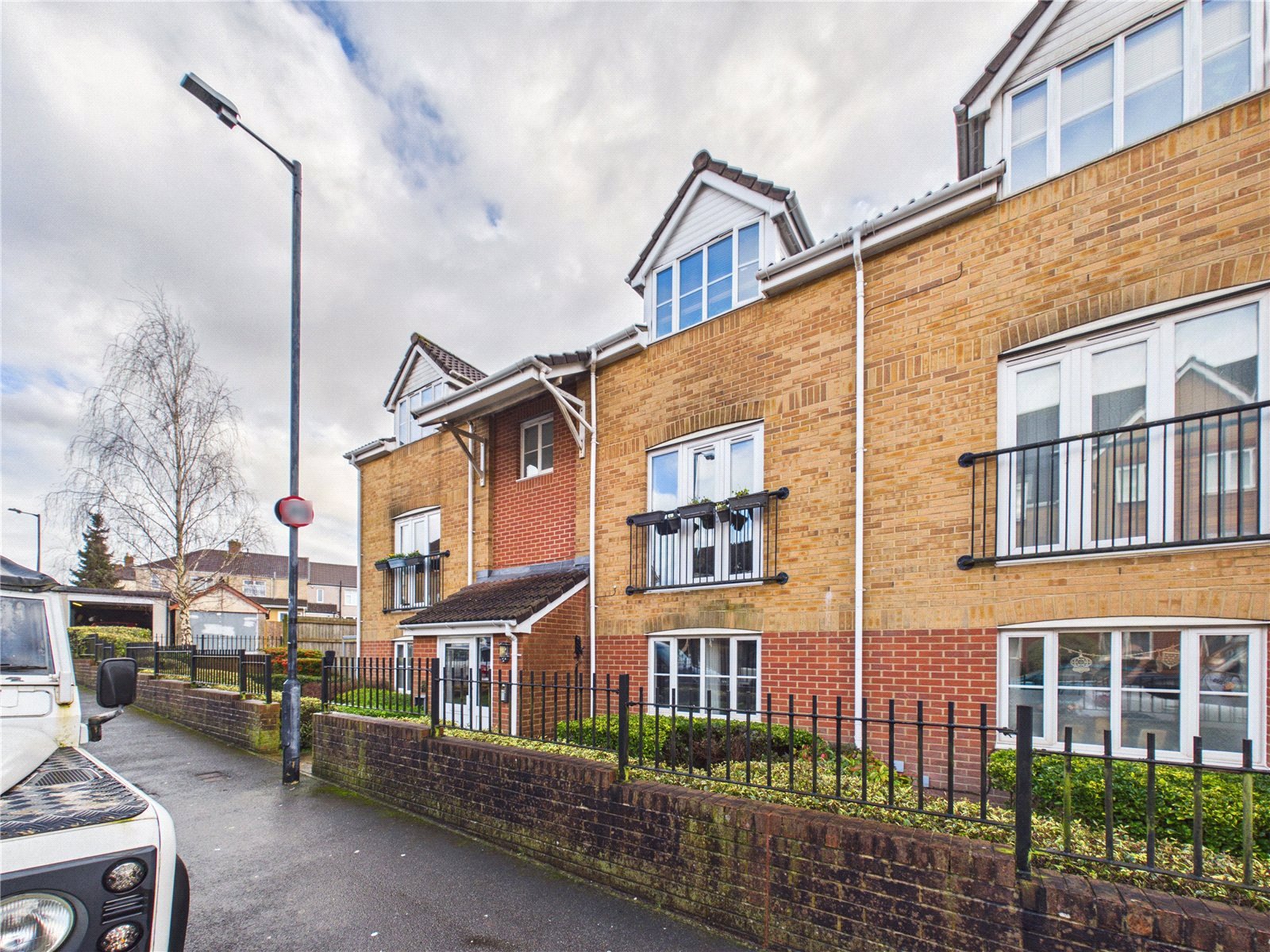 2 bedroom Flat for sale in Clarence Road, Kingswood