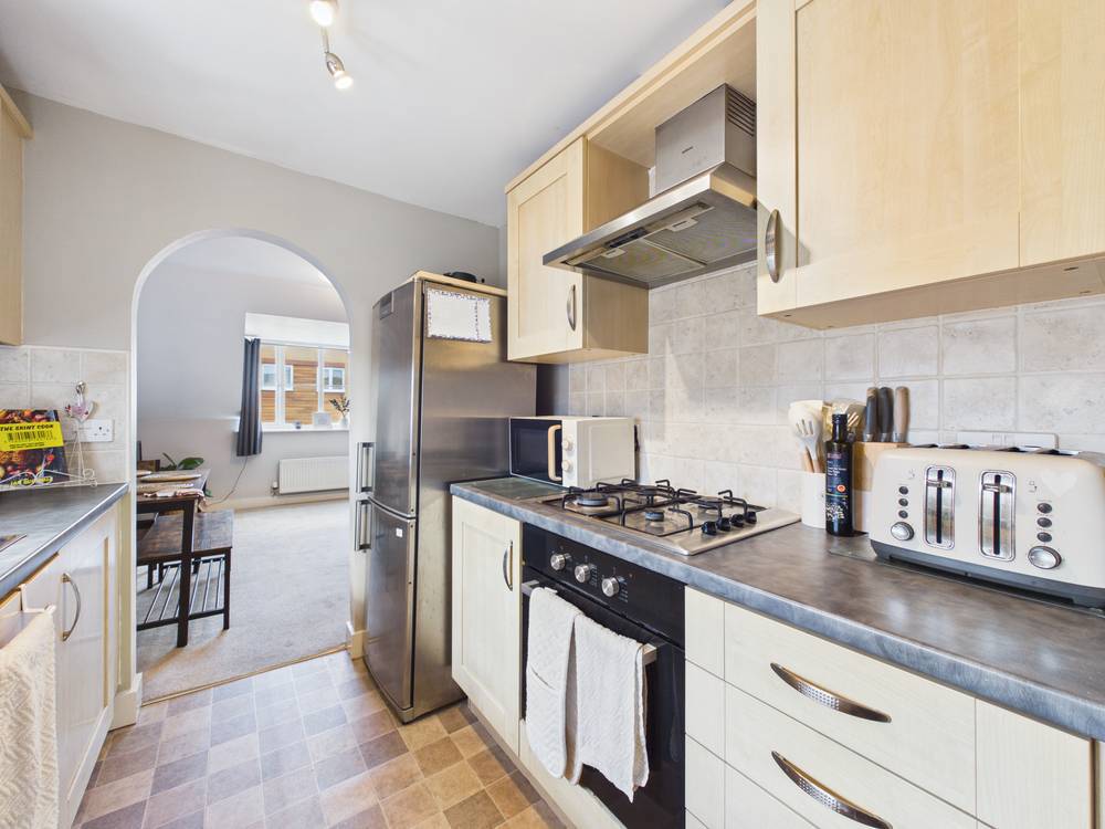 2 bedroom Flat for sale in Clarence Road, Kingswood