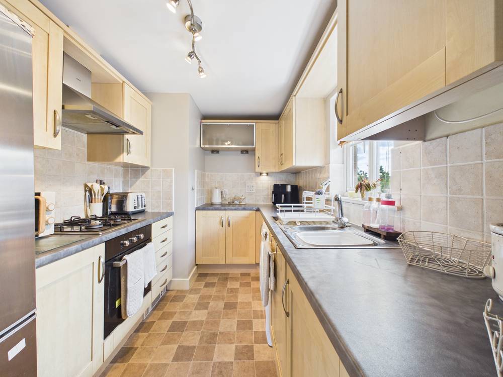 2 bedroom Flat for sale in Clarence Road, Kingswood