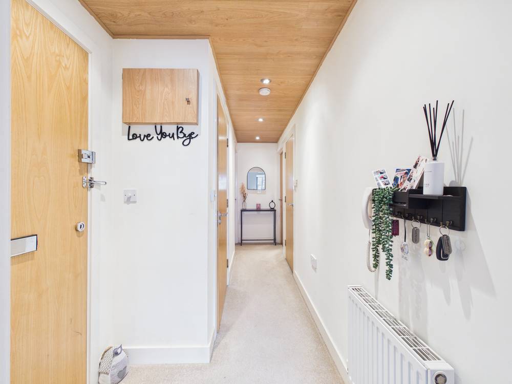 2 bedroom Flat for sale in Clarence Road, Kingswood