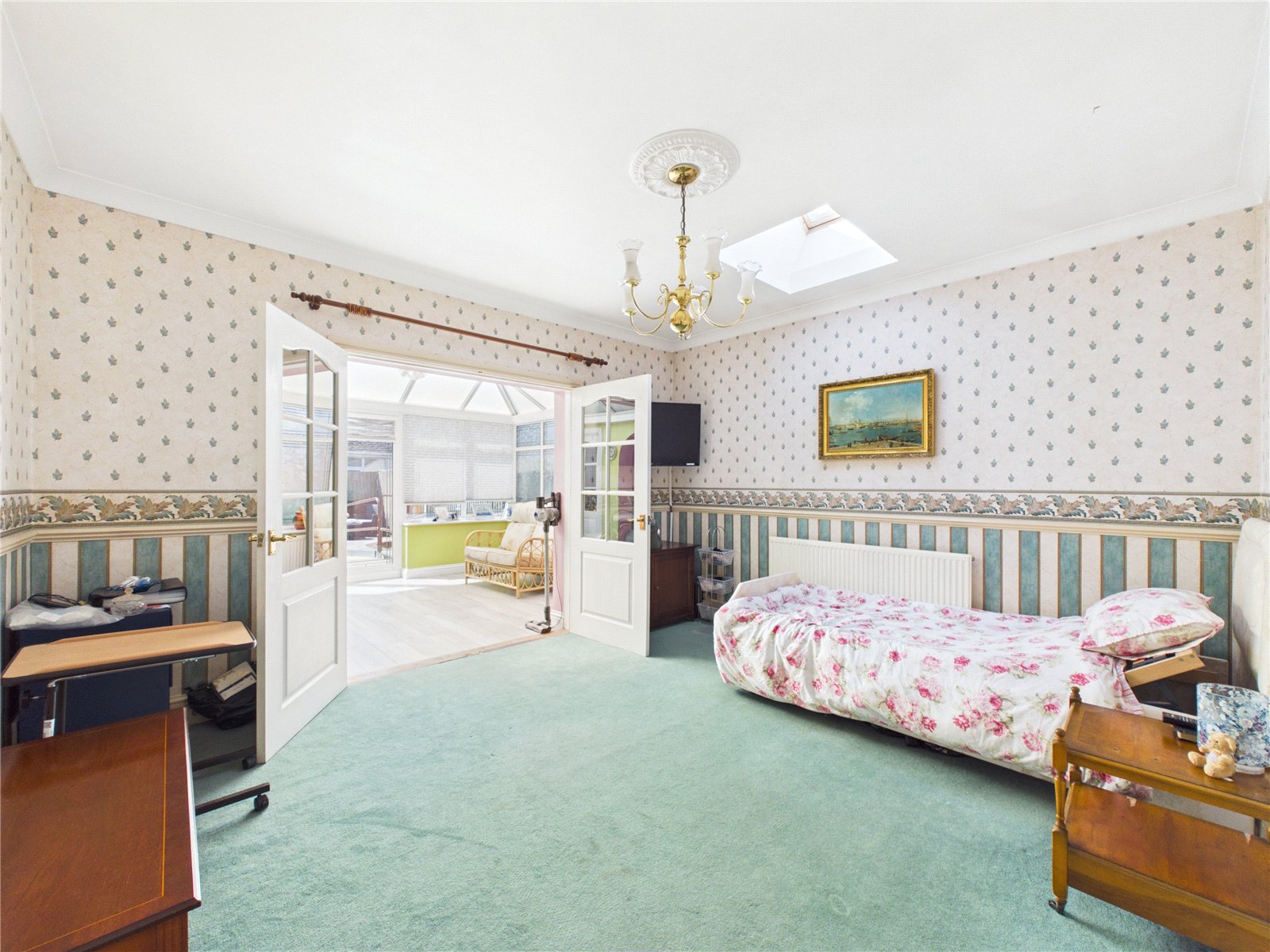 2 bedroom Bungalow for sale in Hanham, Bristol