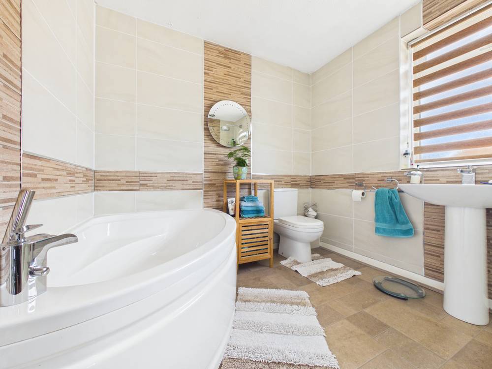 4 bedroom House for sale in Warmley, Bristol