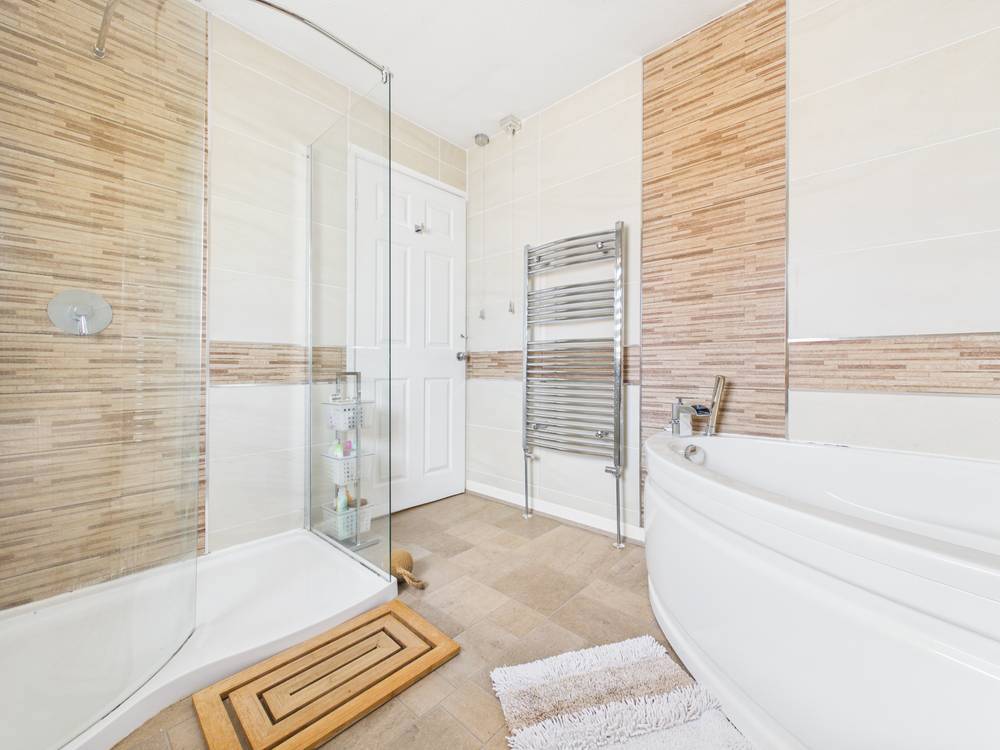 4 bedroom House for sale in Warmley, Bristol