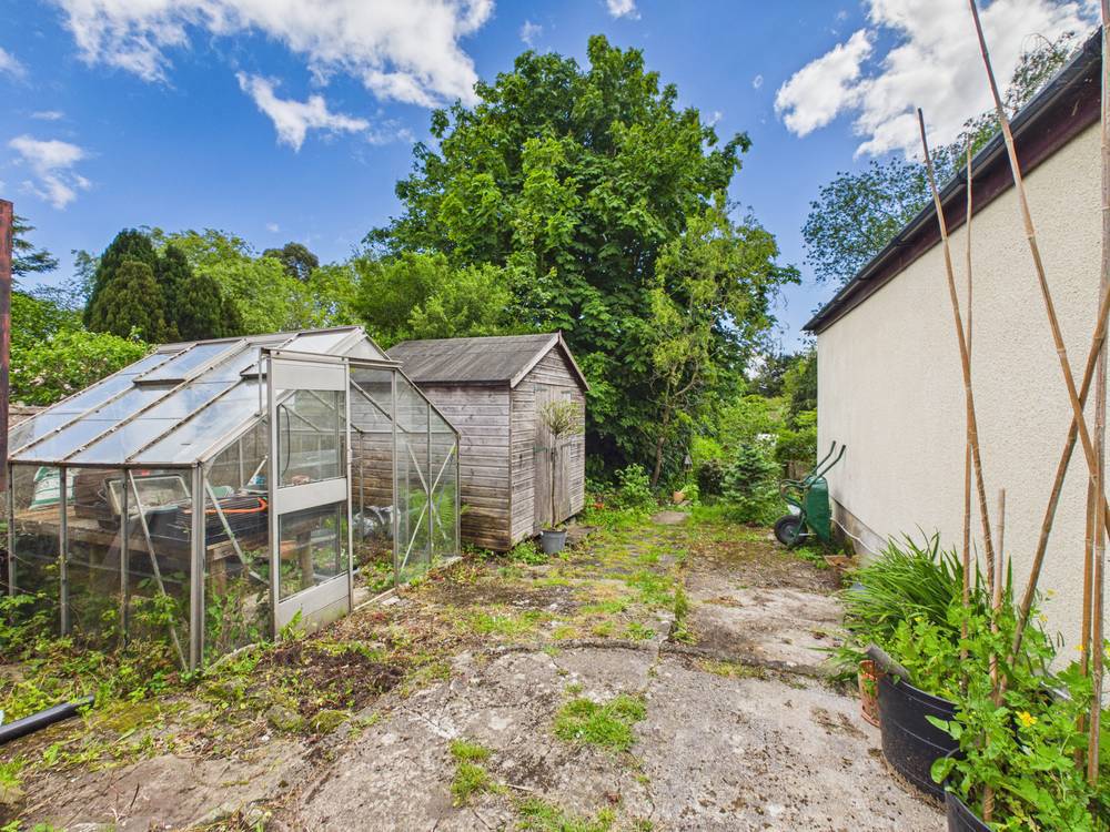 4 bedroom House for sale in Warmley, Bristol
