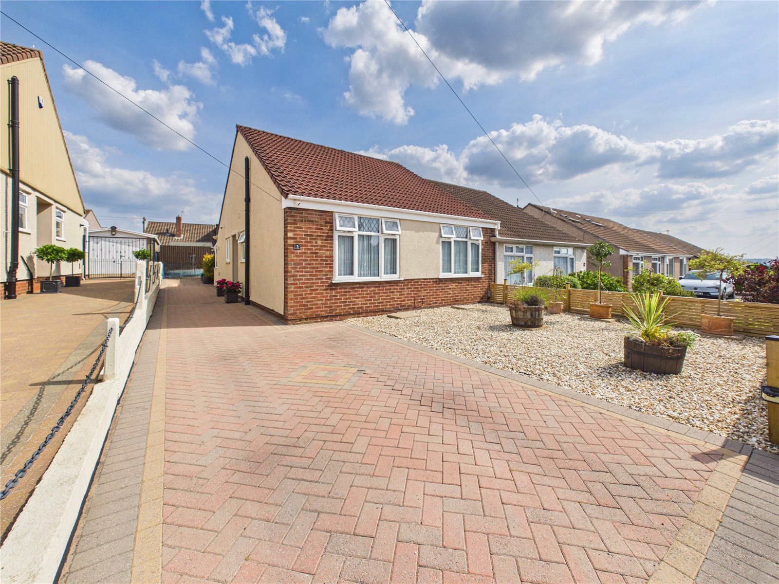2 bedroom Bungalow for sale in Hanham, Bristol