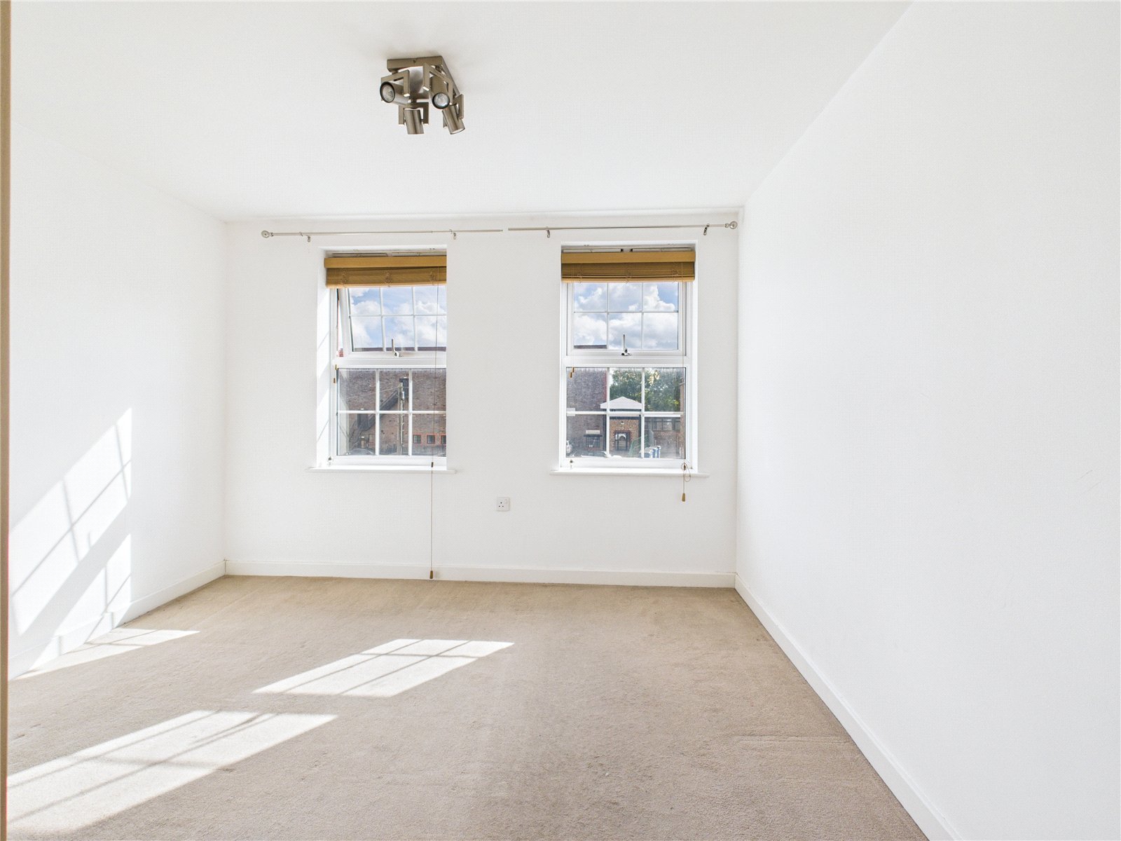 2 bedroom Flat for sale in Kingswood, Bristol