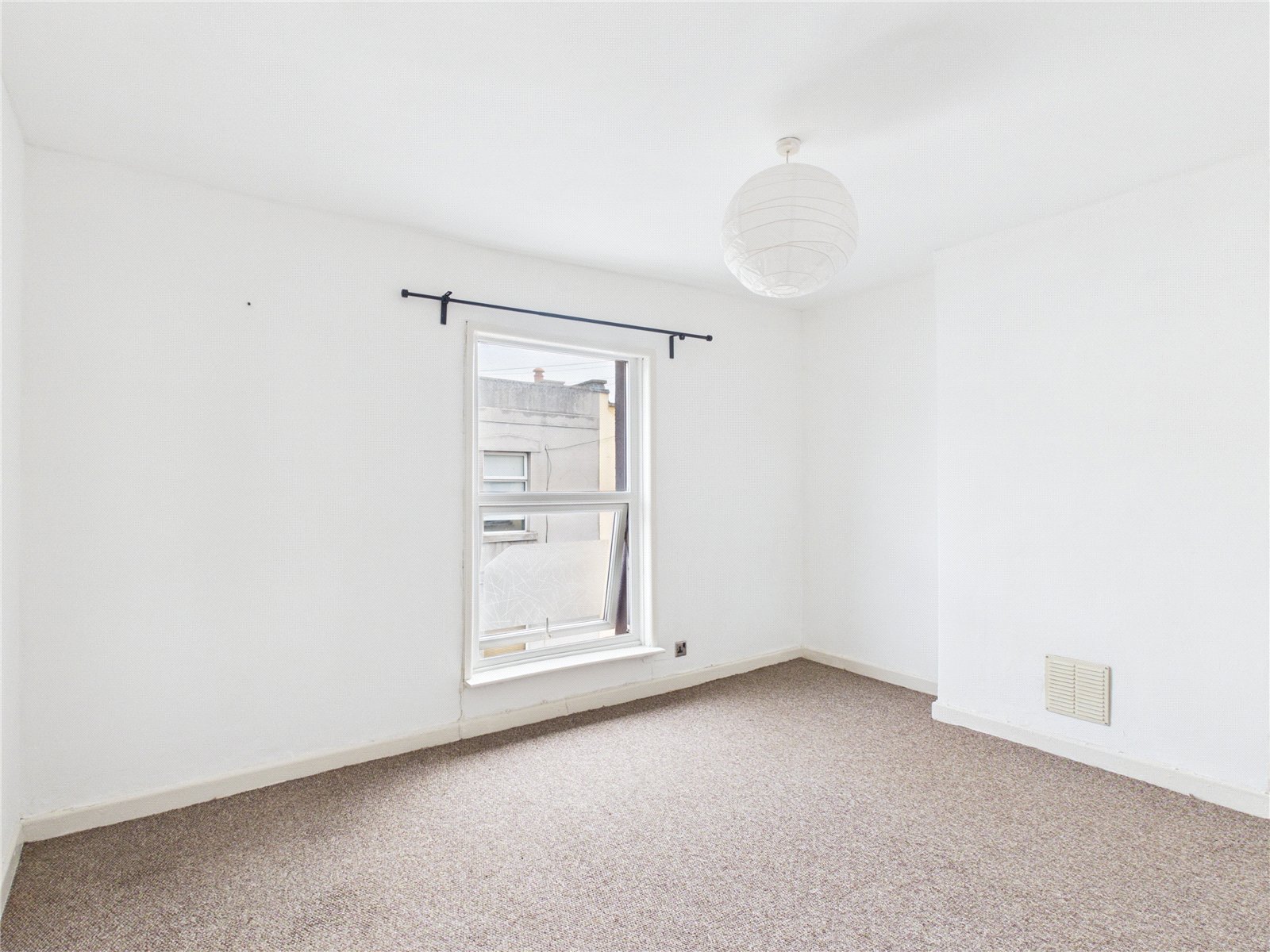 2 bedroom House to let in Southville, Bristol