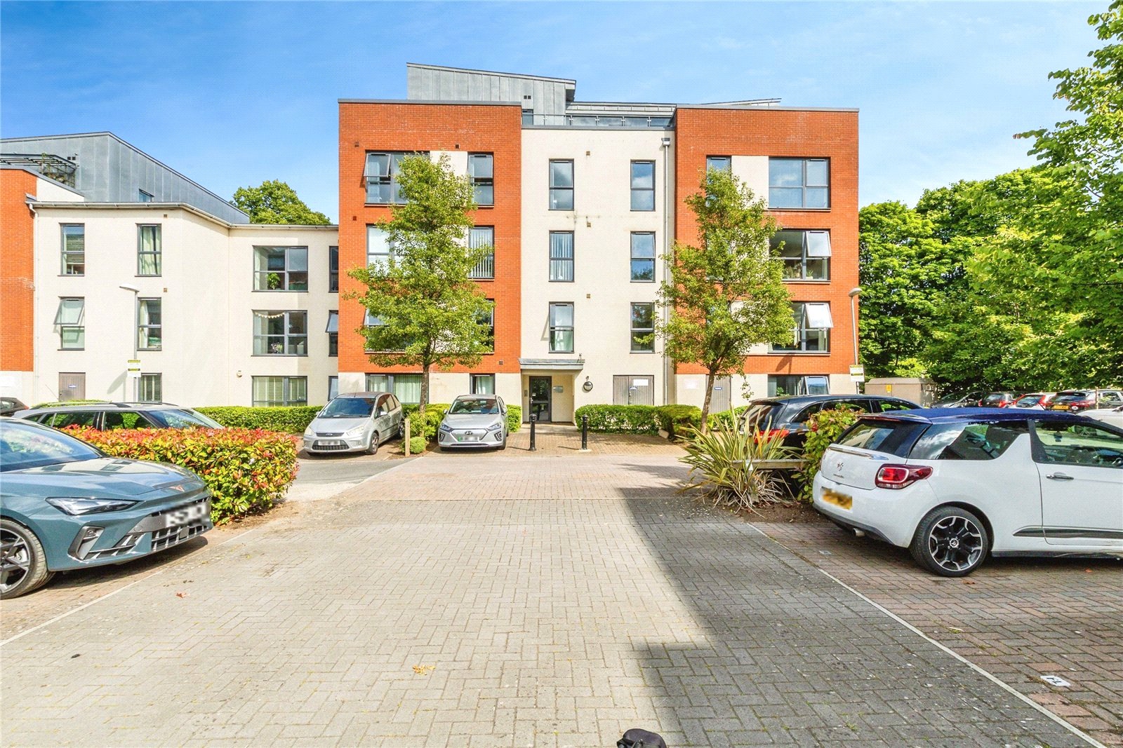 2 bedroom Flat to let in Bristol